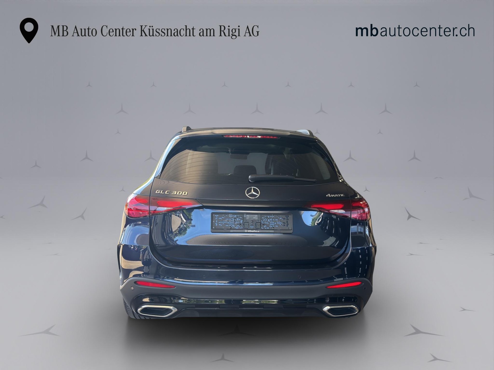 MERCEDES-BENZ GLC 300 AMG Line 4matic-image-4