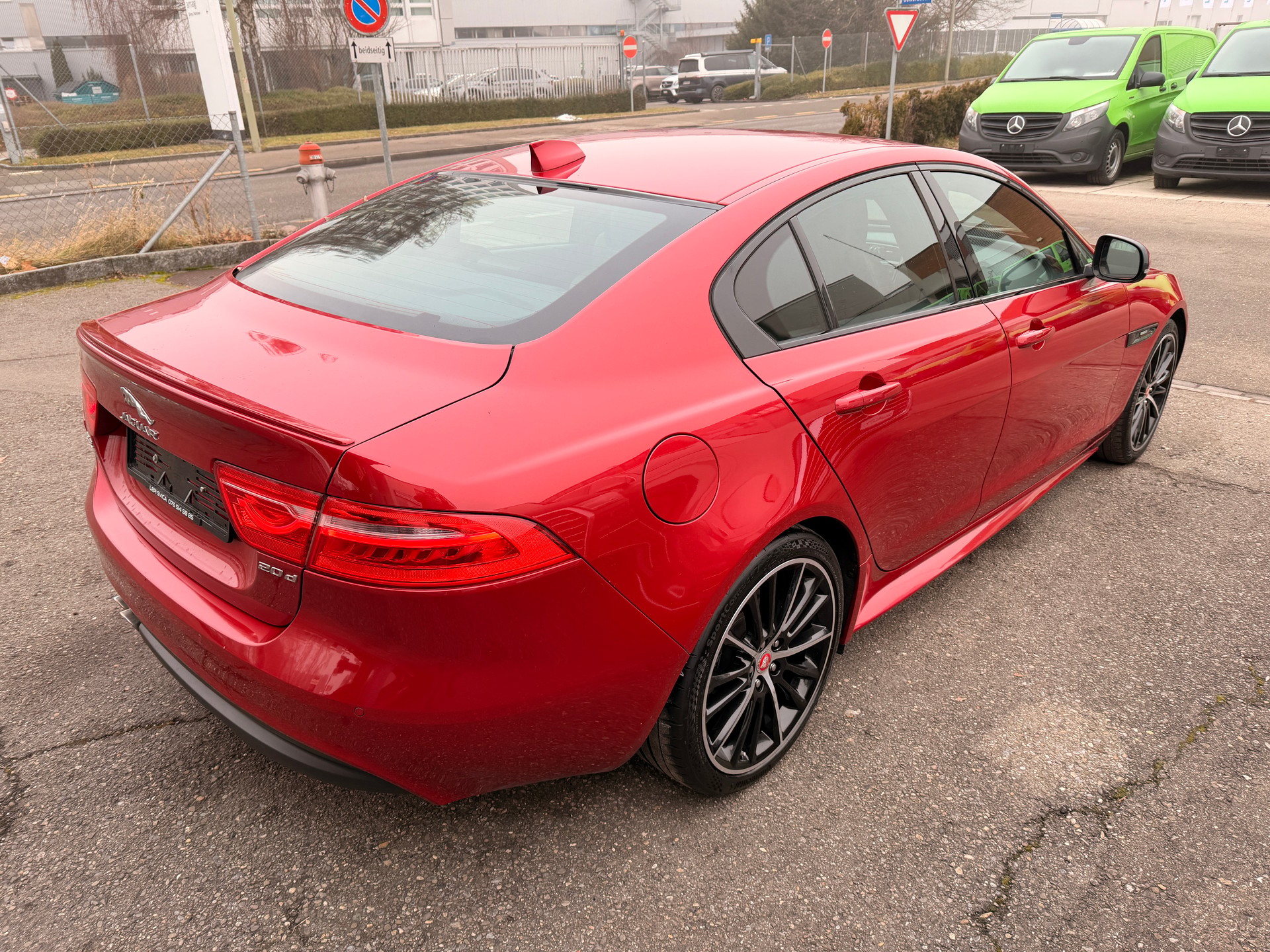 JAGUAR XE 20d R-Sport Automat-image-3