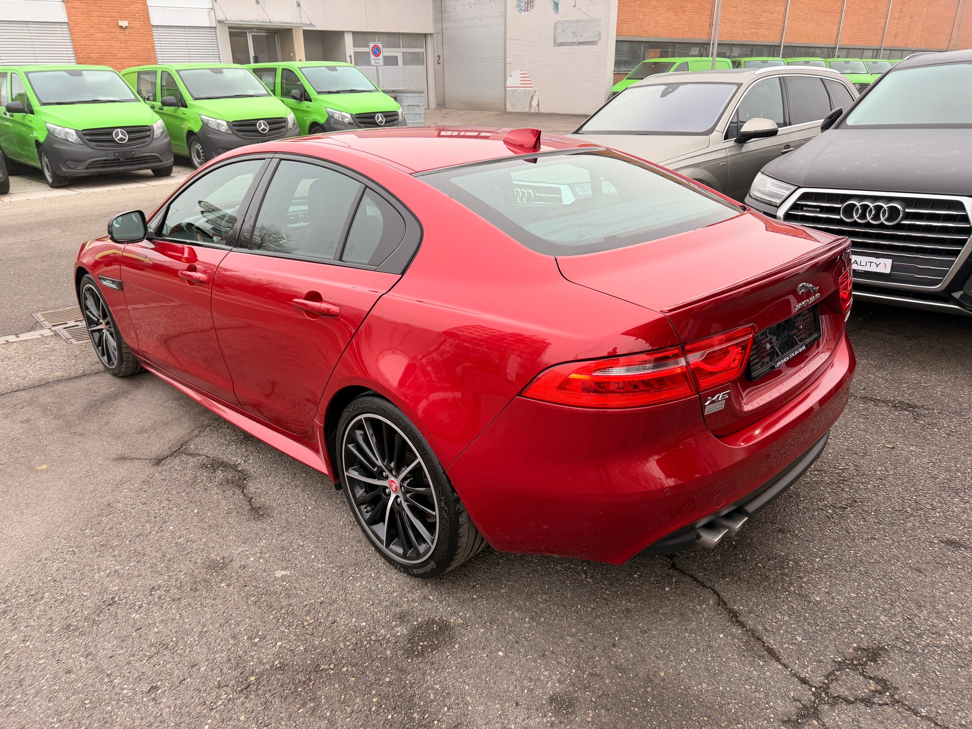 JAGUAR XE 20d R-Sport Automat-image-2