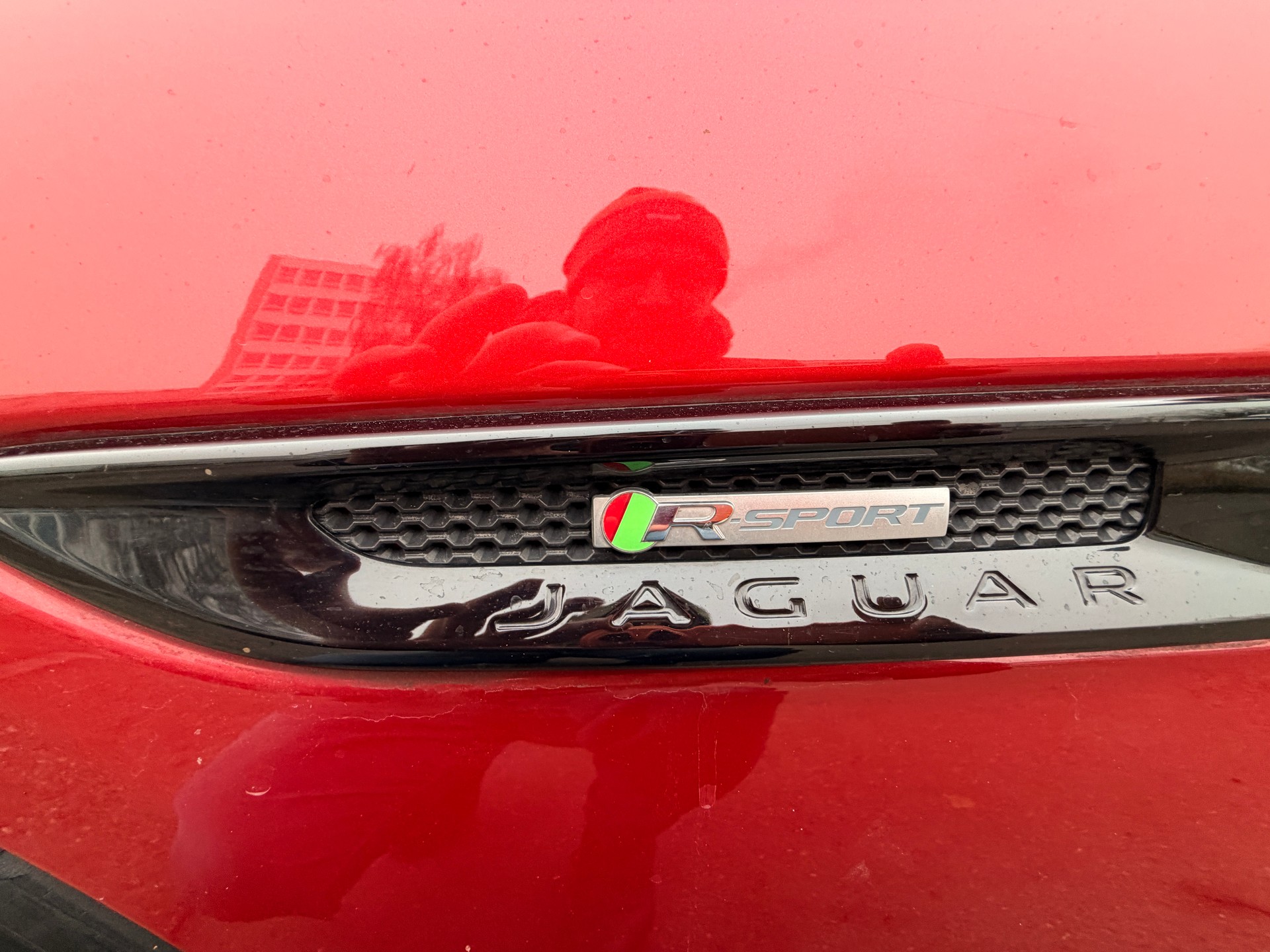 JAGUAR XE 20d R-Sport Automat-image-8