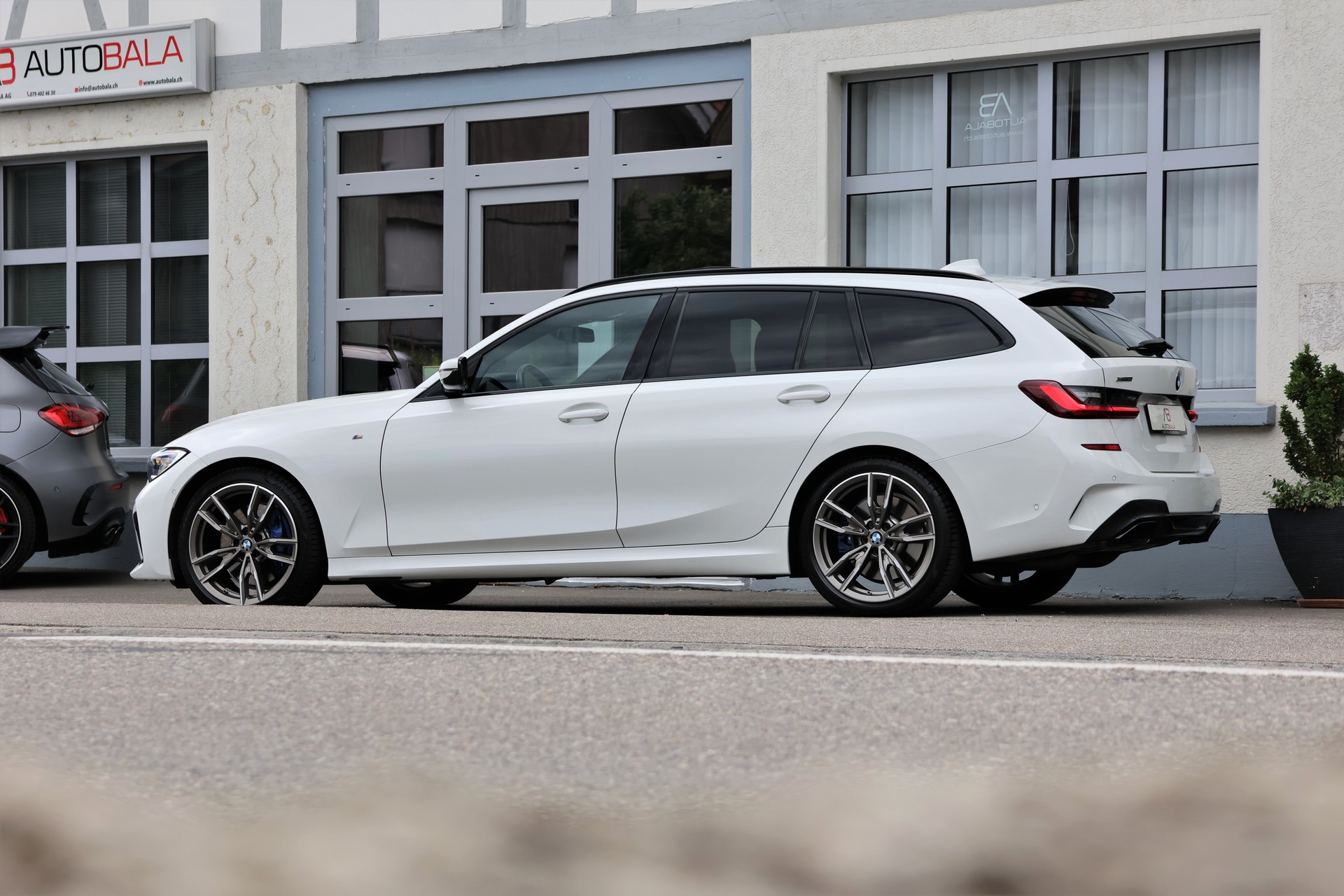 BMW M340d xDrive 48V Touring Steptronic Sport (CH)-showroom-element-3