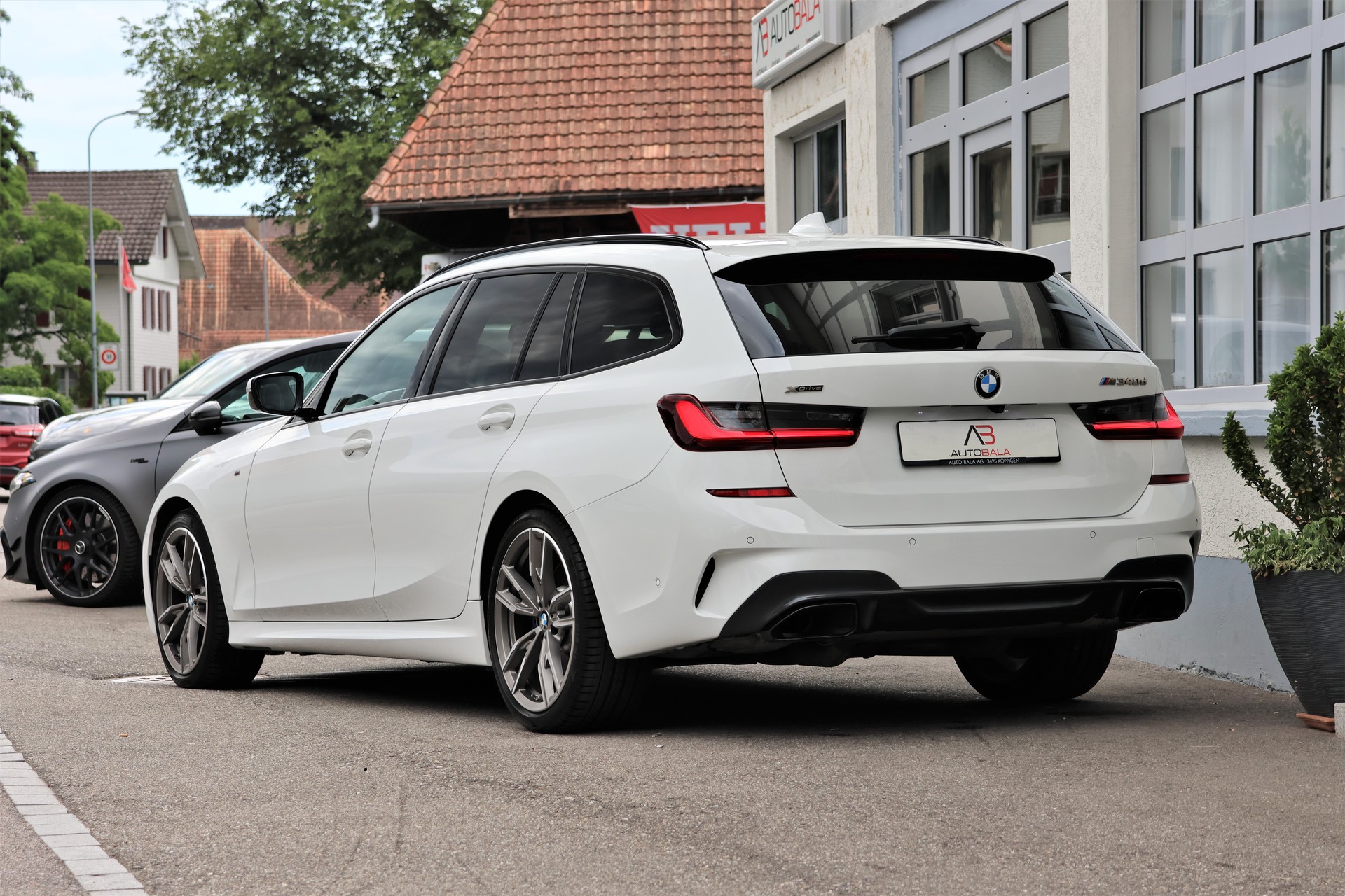 BMW M340d xDrive 48V Touring Steptronic Sport (CH)-showroom-element-2