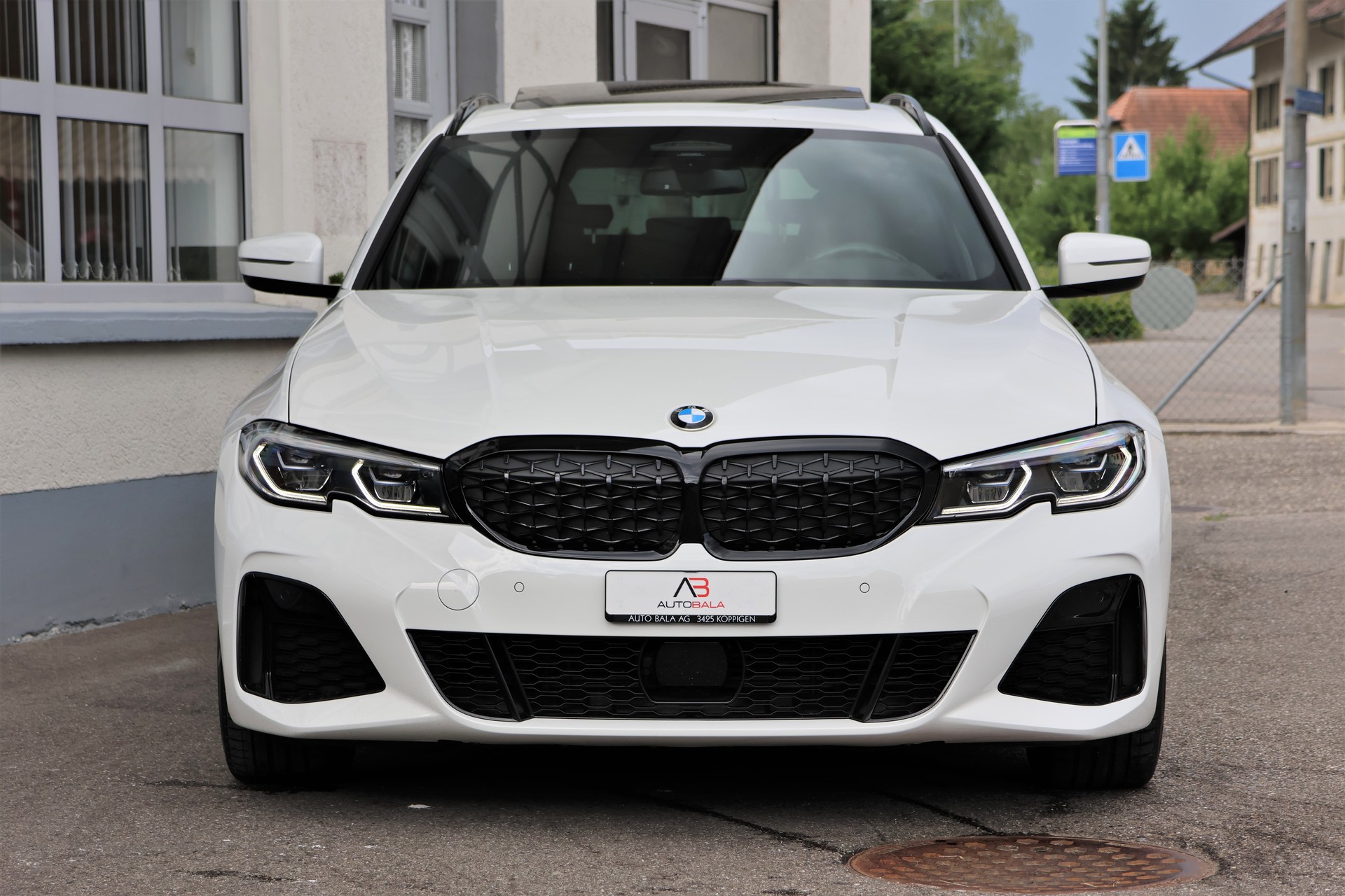 BMW M340d xDrive 48V Touring Steptronic Sport (CH)-showroom-element-1