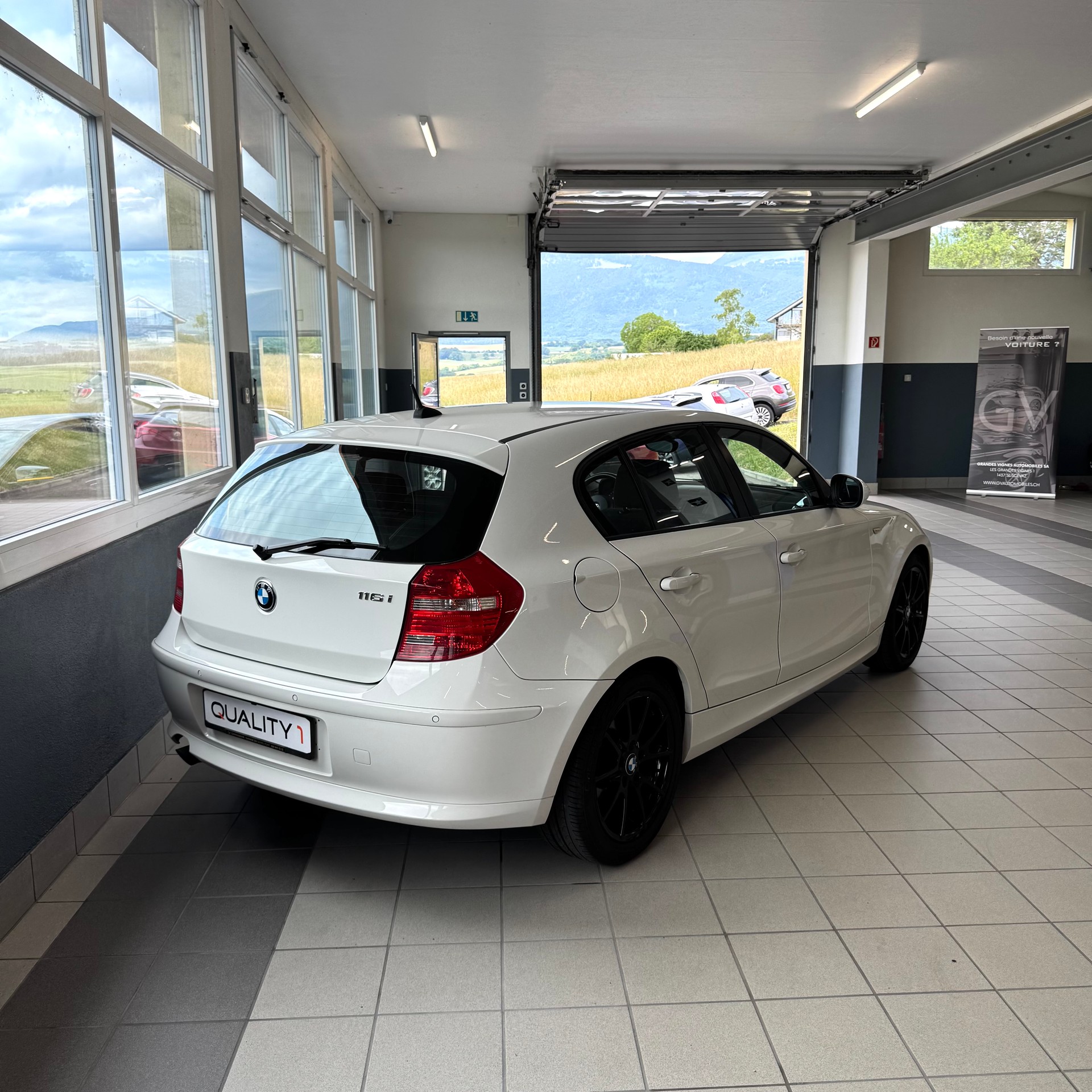 BMW 116i-image-4