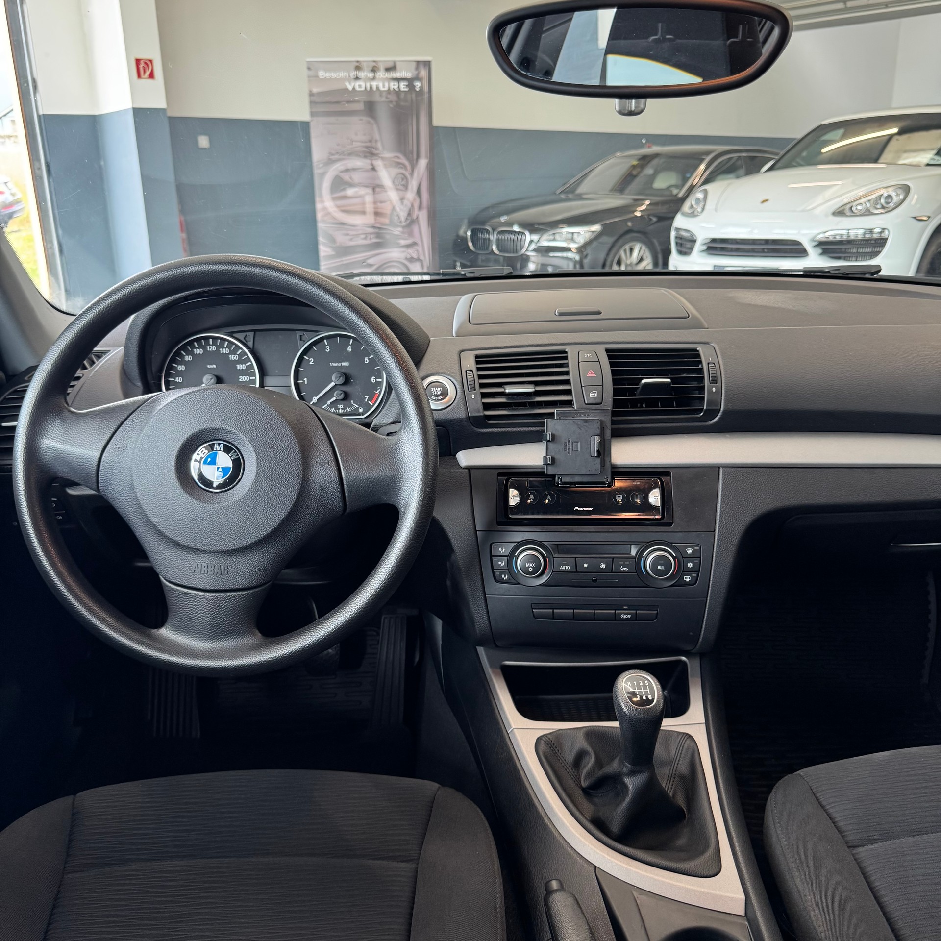 BMW 116i-image-8
