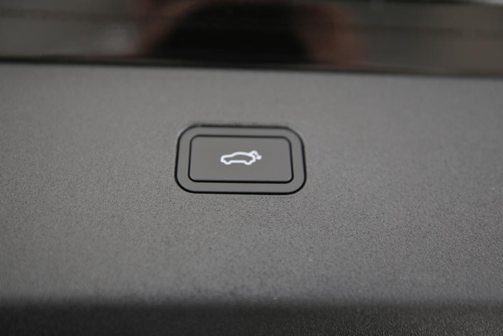 VOLVO EX30 E60 Twin Ultra Performance AWD-image-9