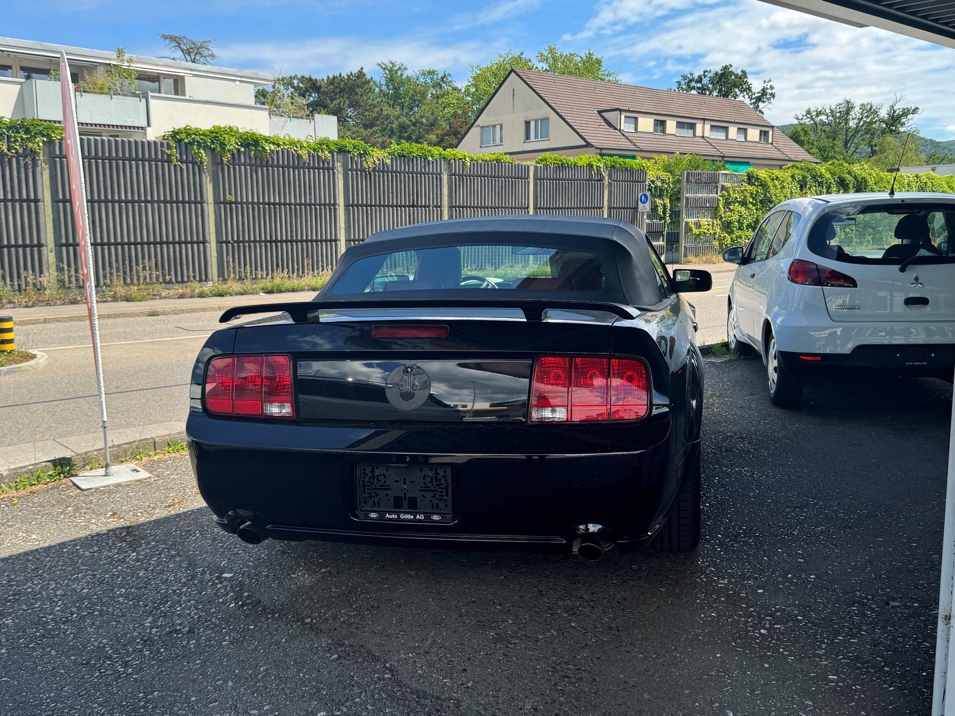 FORD Mustang GT-showroom-element-3