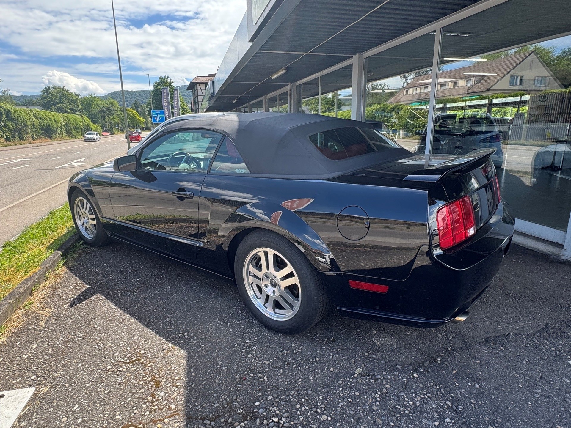 FORD Mustang GT-showroom-element-1