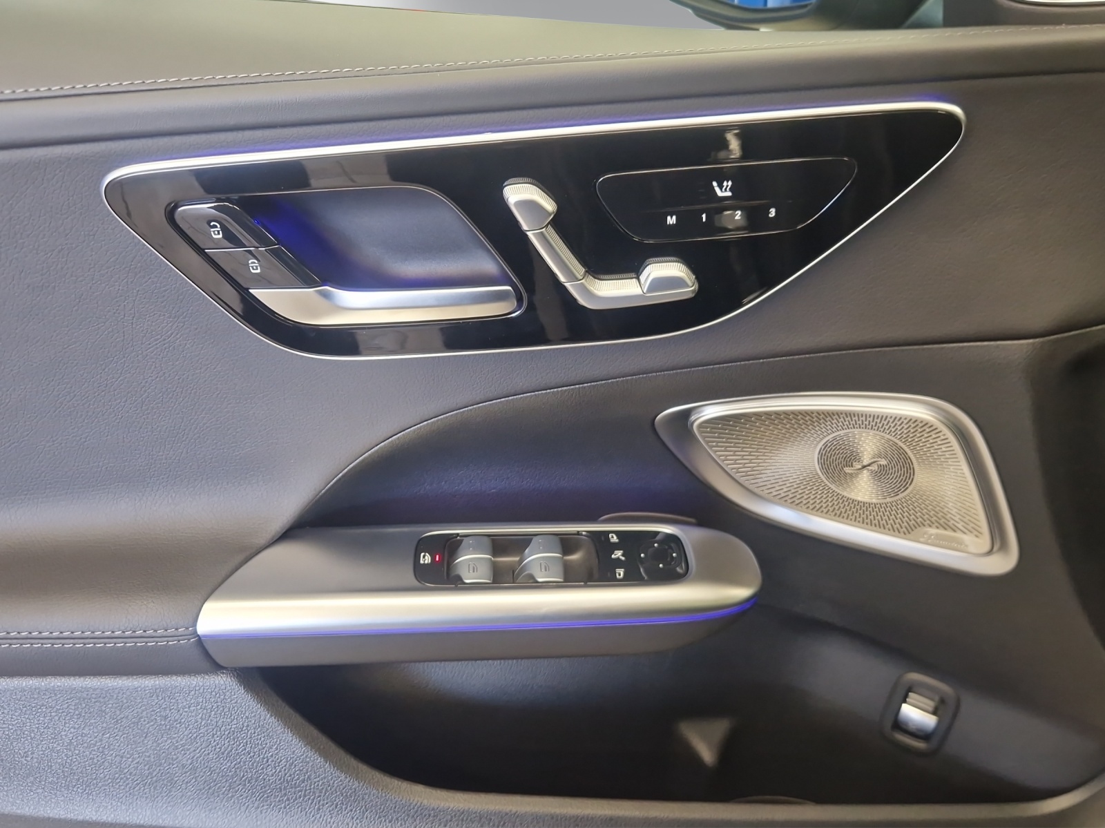 MERCEDES-BENZ C 300-image-6