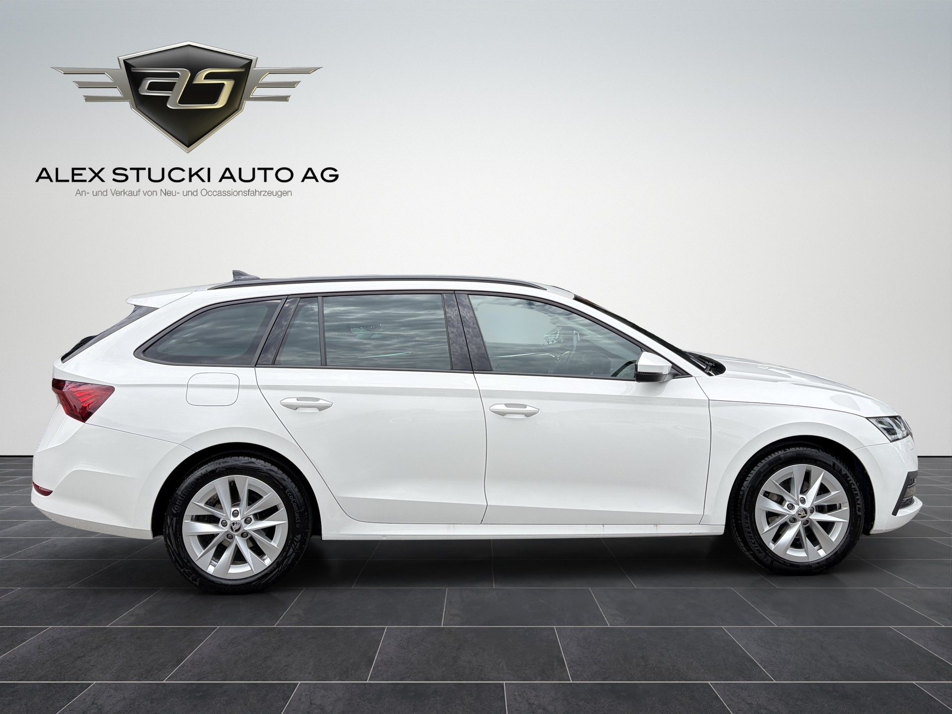 SKODA Octavia Combi 2.0 TDI DSG Style-image-4
