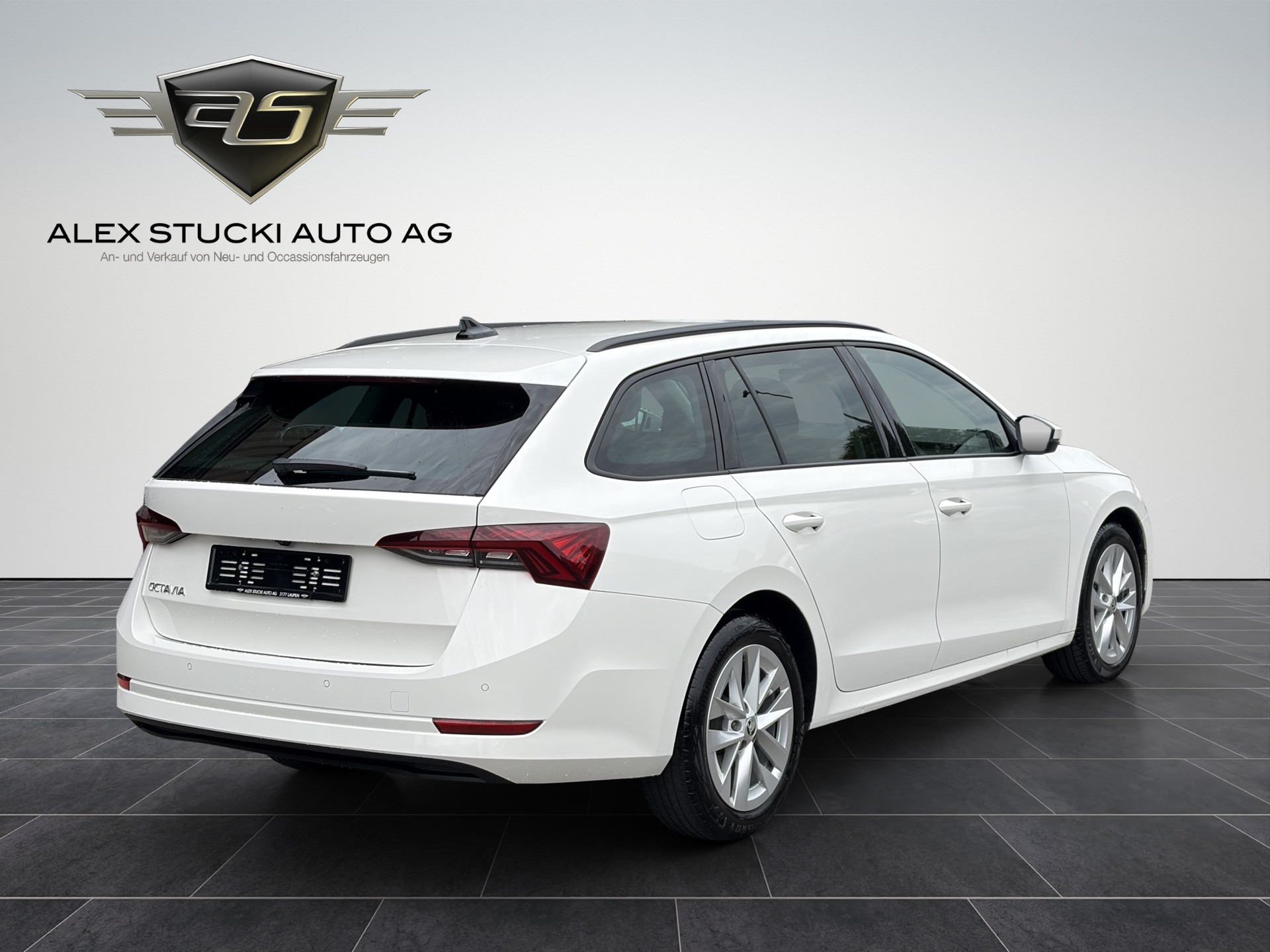SKODA Octavia Combi 2.0 TDI DSG Style-image-7