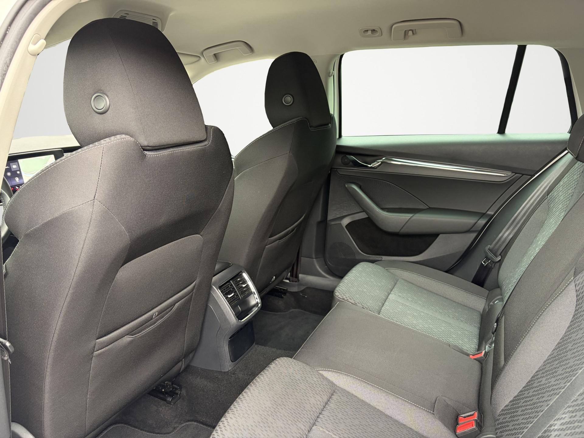 SKODA Octavia Combi 2.0 TDI DSG Style-image-15