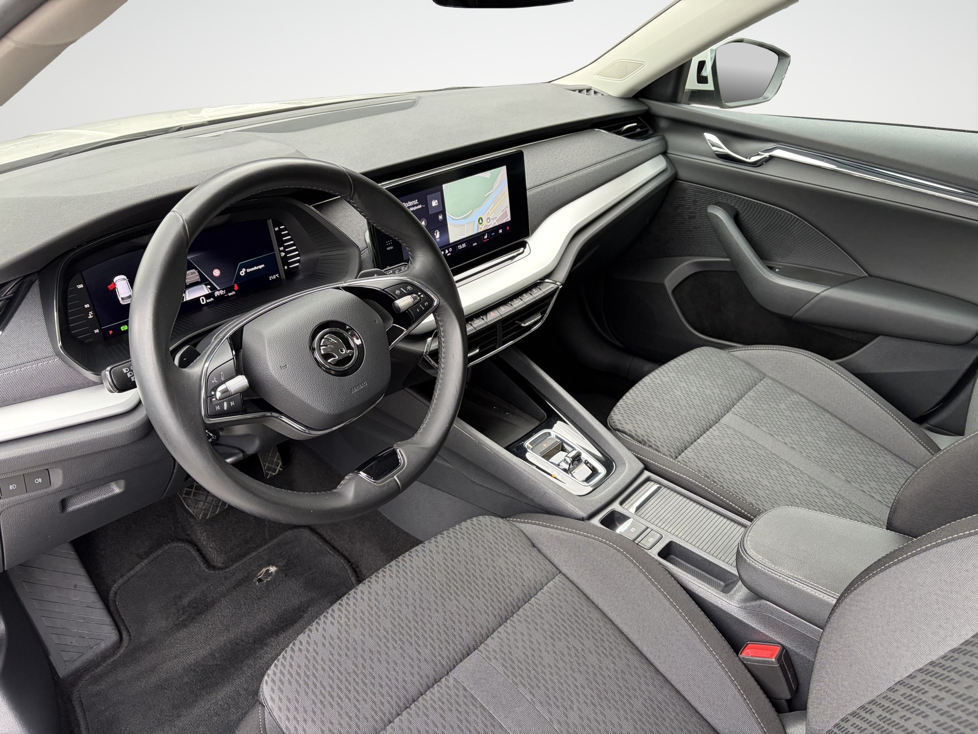 SKODA Octavia Combi 2.0 TDI DSG Style-image-9