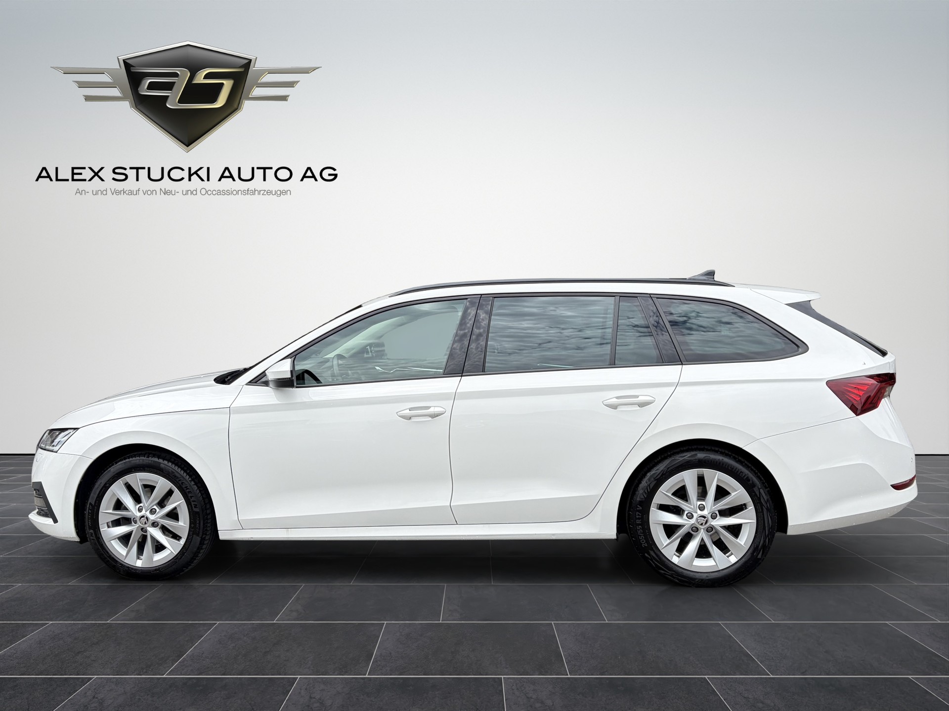 SKODA Octavia Combi 2.0 TDI DSG Style-showroom-element-3