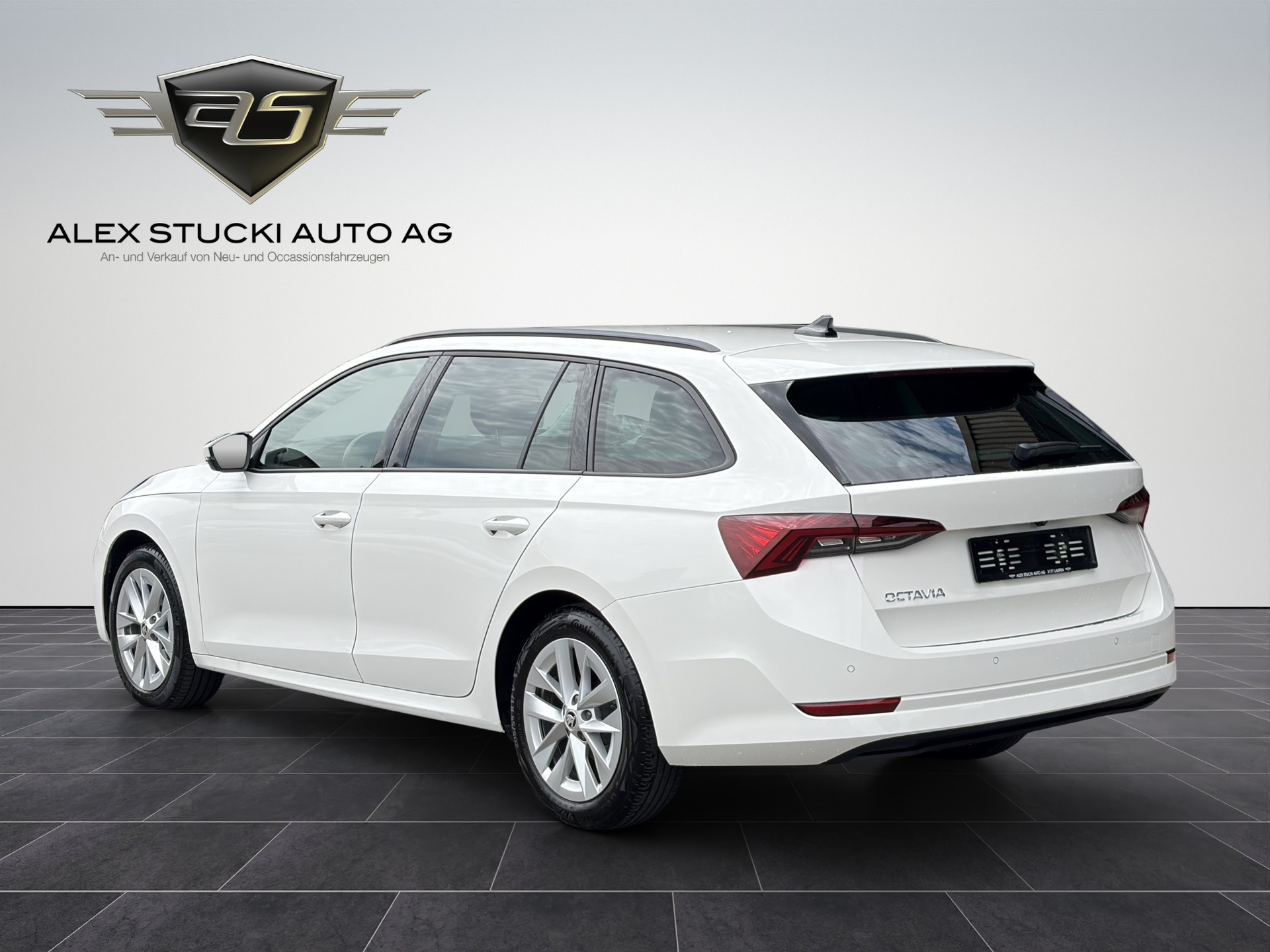 SKODA Octavia Combi 2.0 TDI DSG Style-image-5