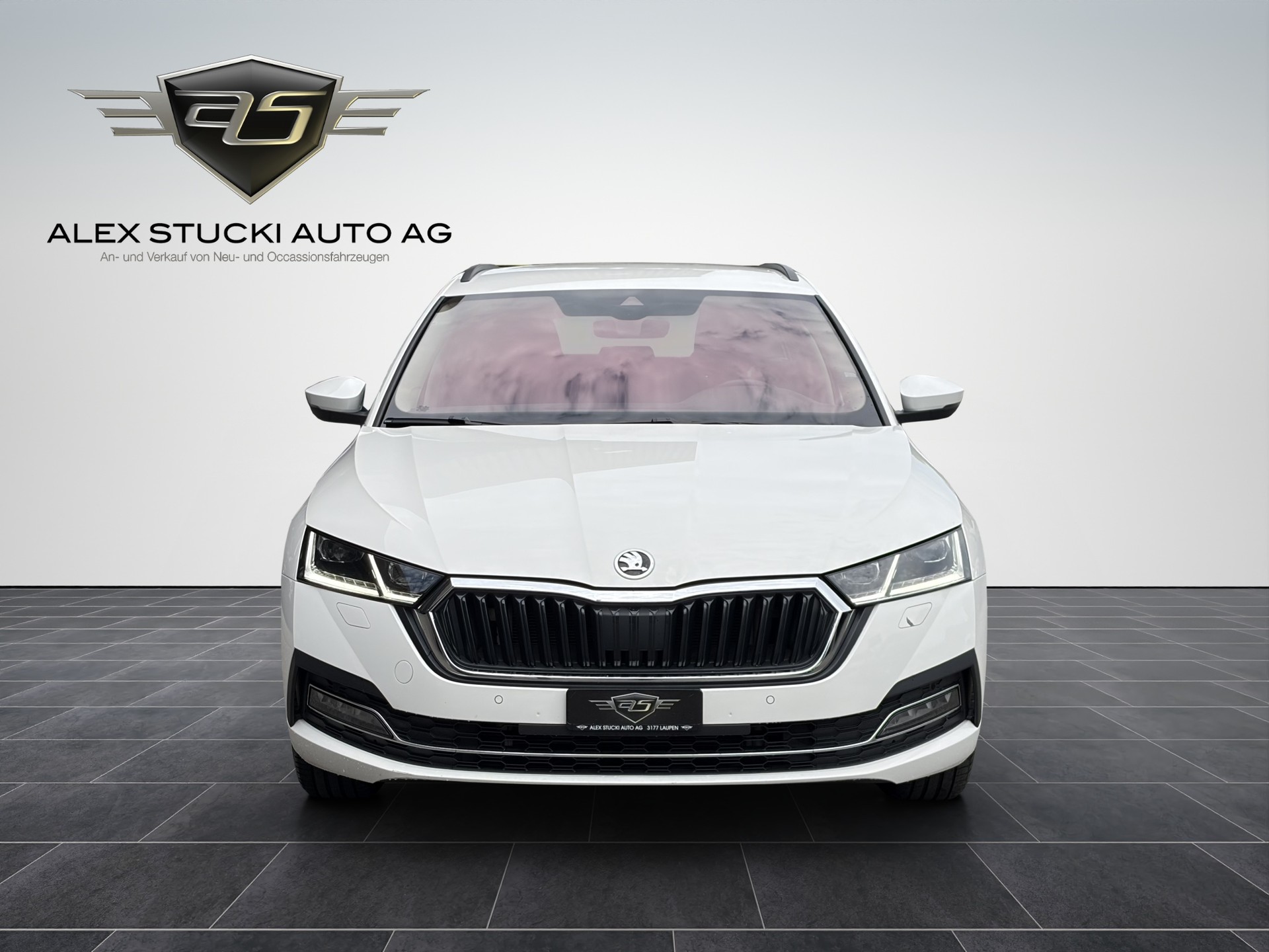 SKODA Octavia Combi 2.0 TDI DSG Style-showroom-element-1