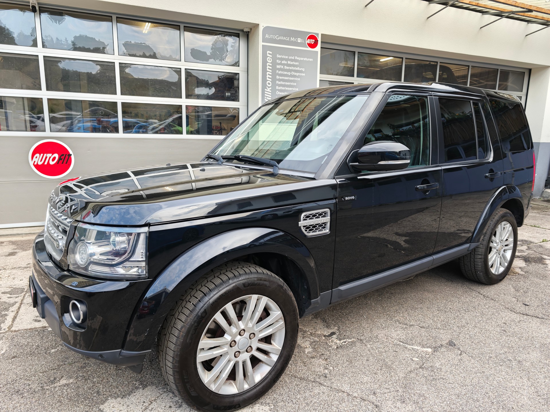 LAND ROVER Discovery 3.0 SDV6 HSE Automatic-image-5