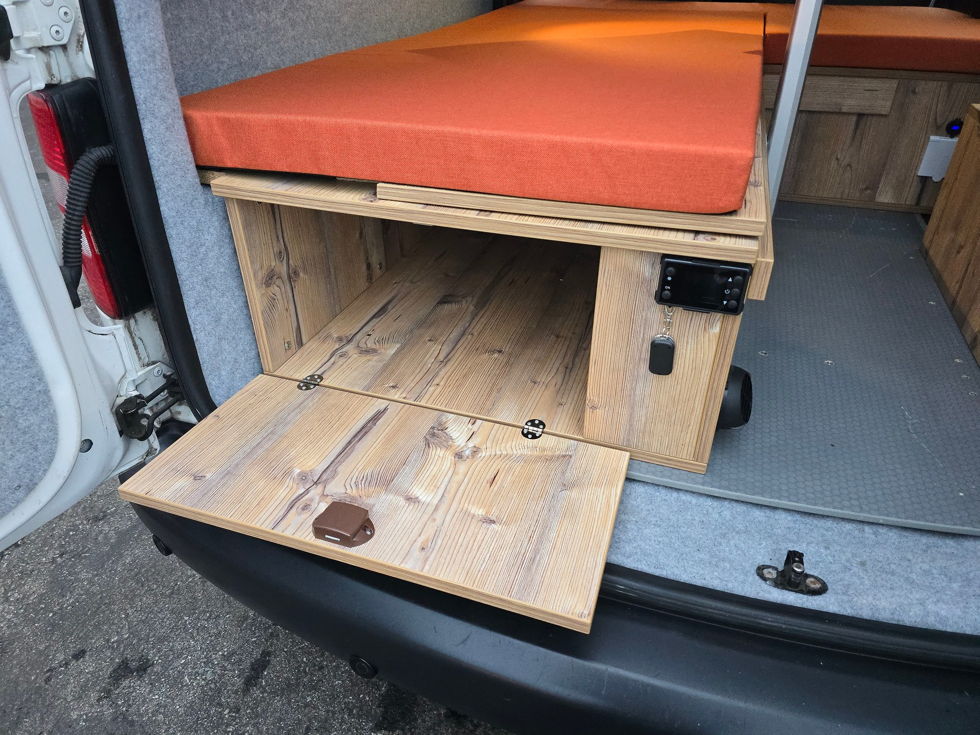 VW GEOVAN M - 1.6TDI 102PS - Automat - Klima-image-12
