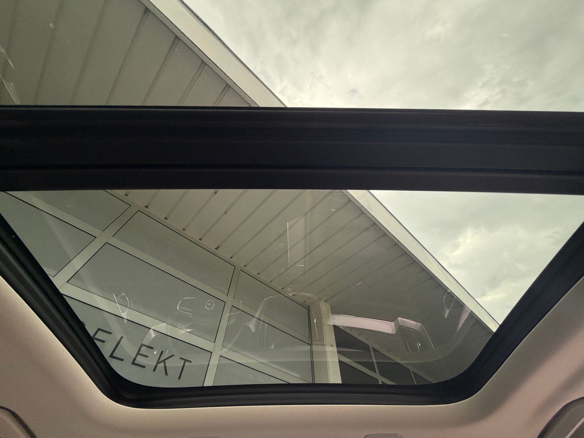 VOLVO XC60 T6 eAWD Ultimate Bright Geartronic-image-6