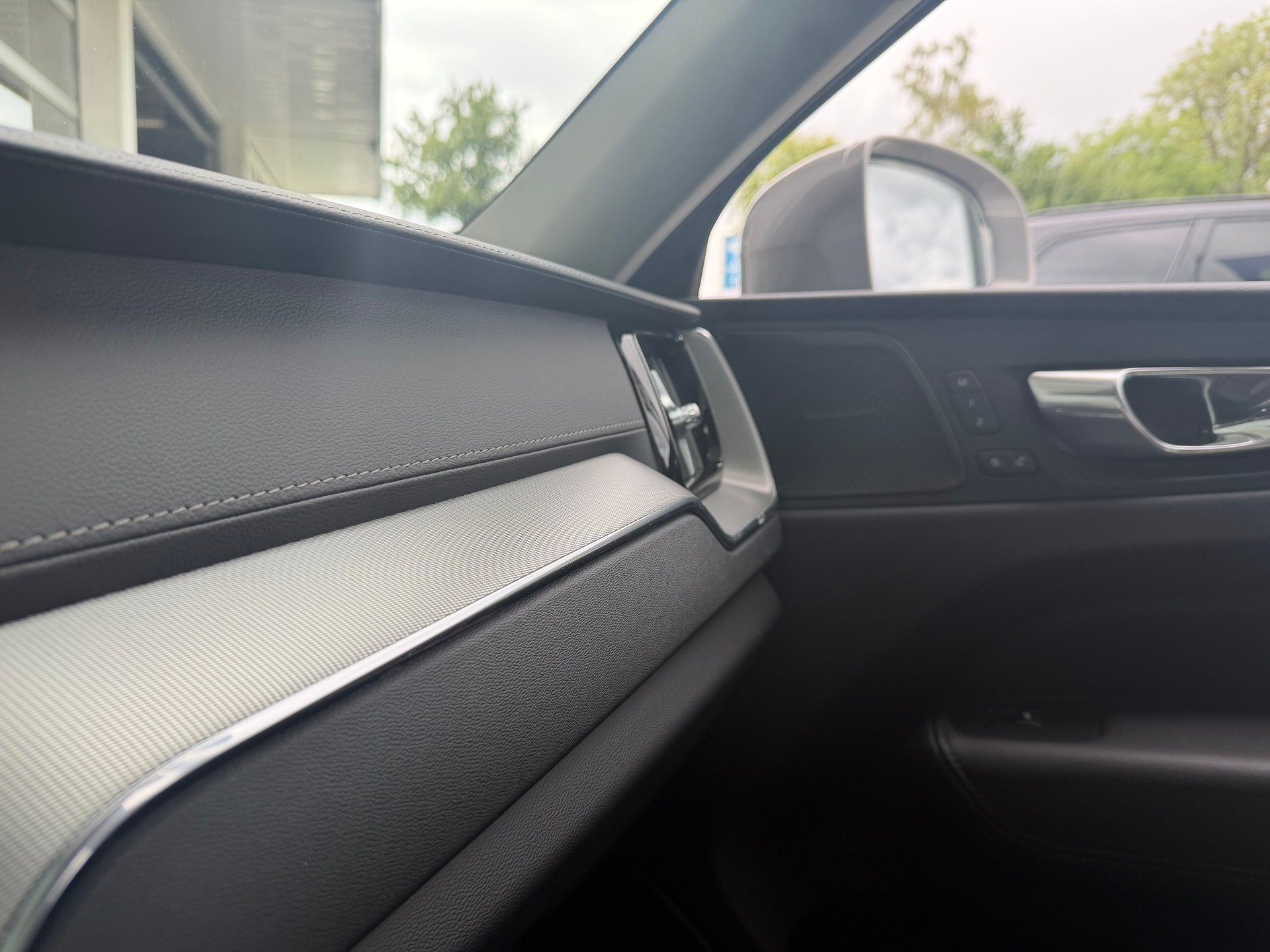 VOLVO XC60 T6 eAWD Ultimate Bright Geartronic-image-11