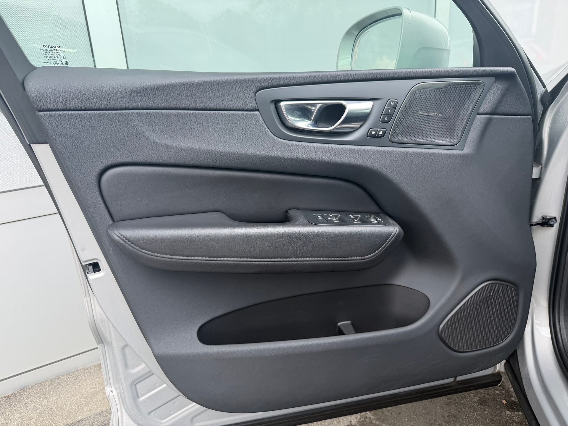 VOLVO XC60 T6 eAWD Ultimate Bright Geartronic-image-10