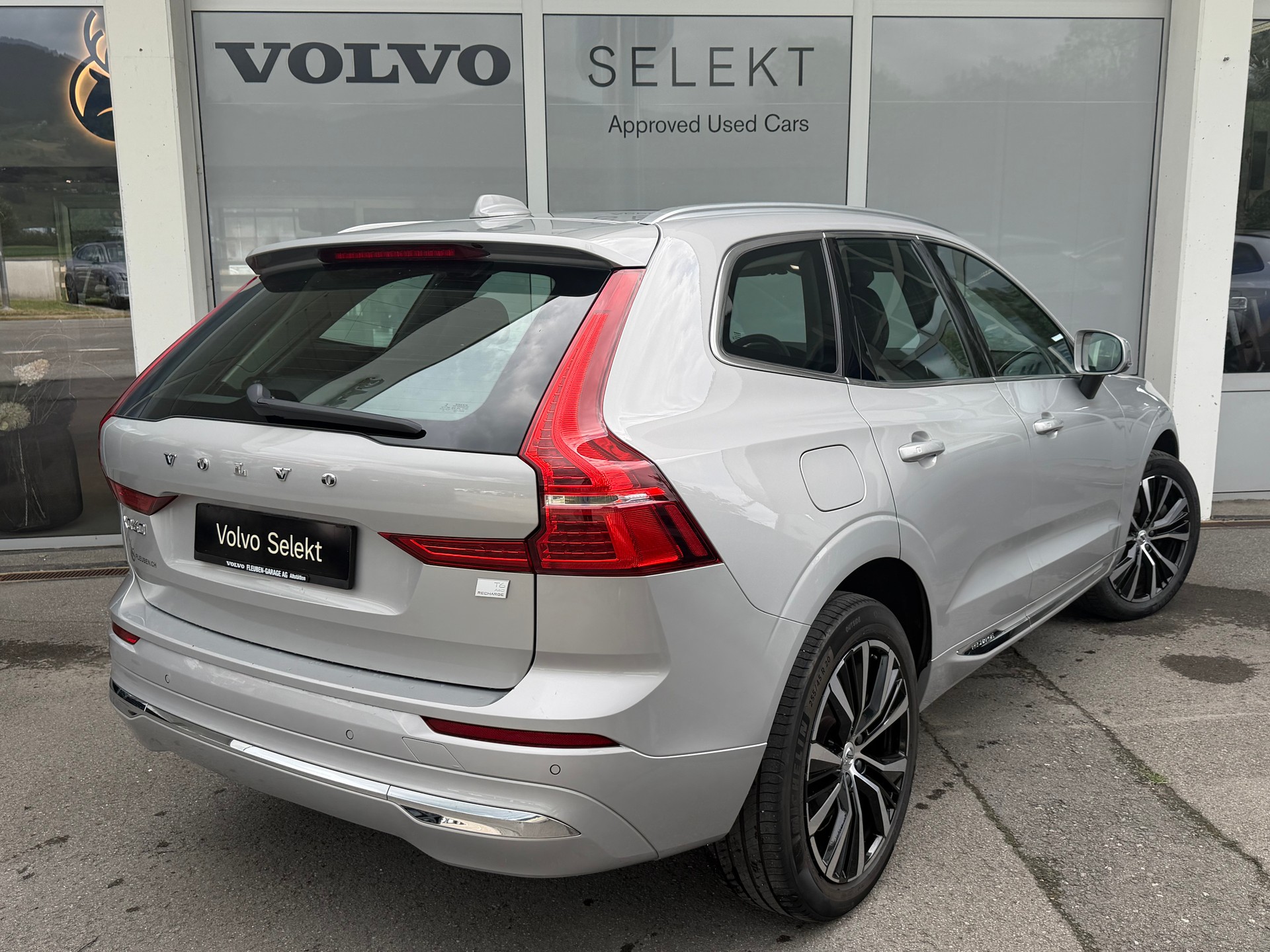 VOLVO XC60 T6 eAWD Ultimate Bright Geartronic-showroom-element-1
