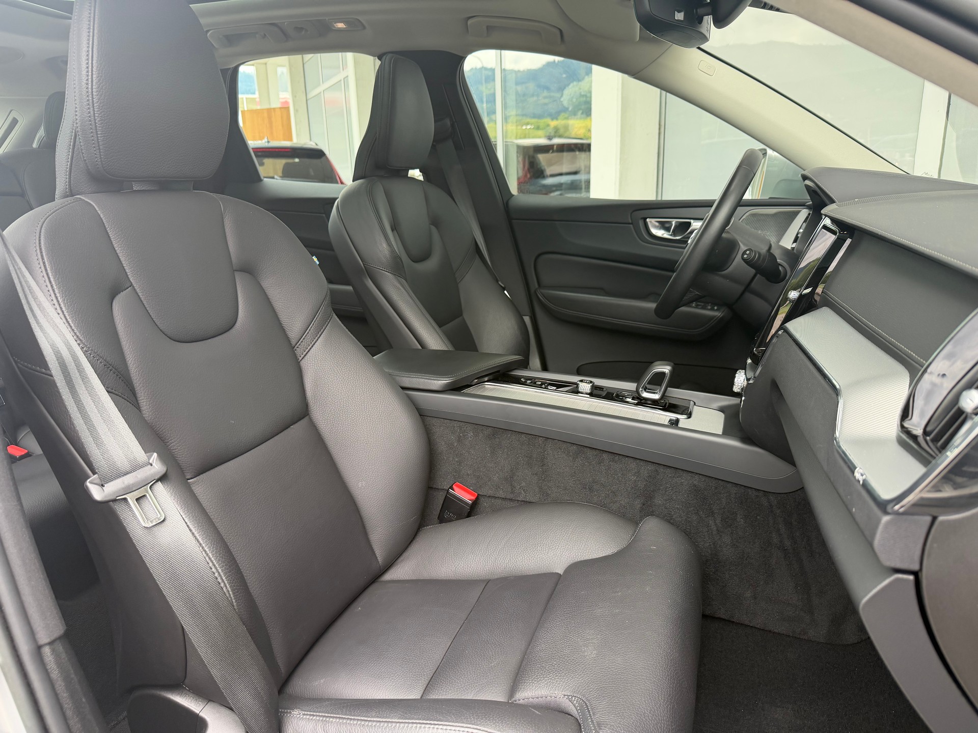 VOLVO XC60 T6 eAWD Ultimate Bright Geartronic-showroom-element-3