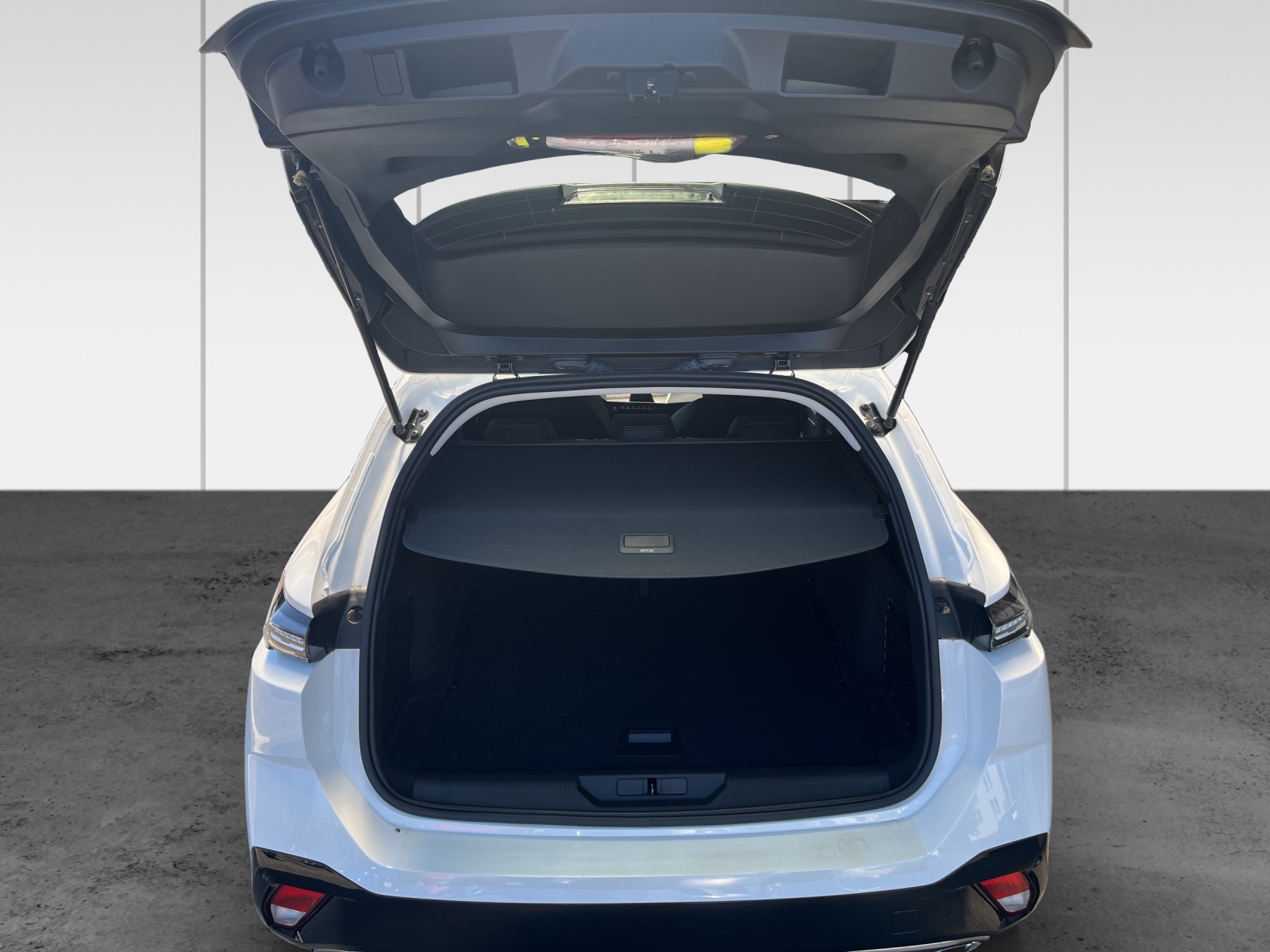 PEUGEOT 308 SW 1.5 BlueHDI Allure Pack EAT8-image-10