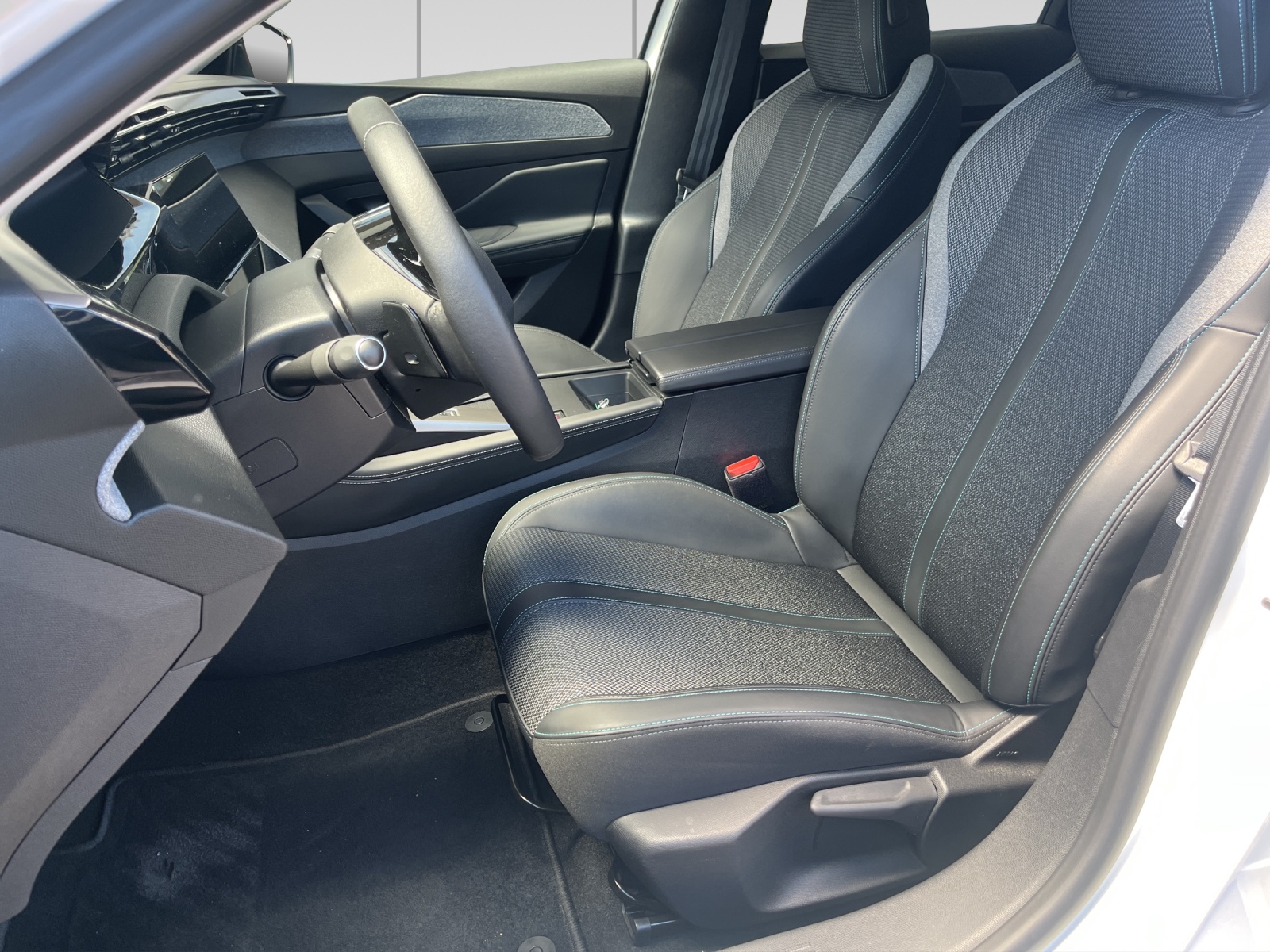 PEUGEOT 308 SW 1.5 BlueHDI Allure Pack EAT8-image-6