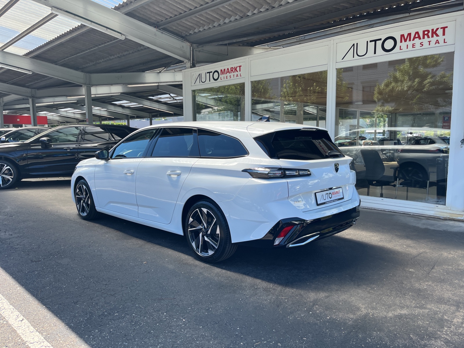 PEUGEOT 308 SW 1.5 BlueHDI Allure Pack EAT8-showroom-element-2