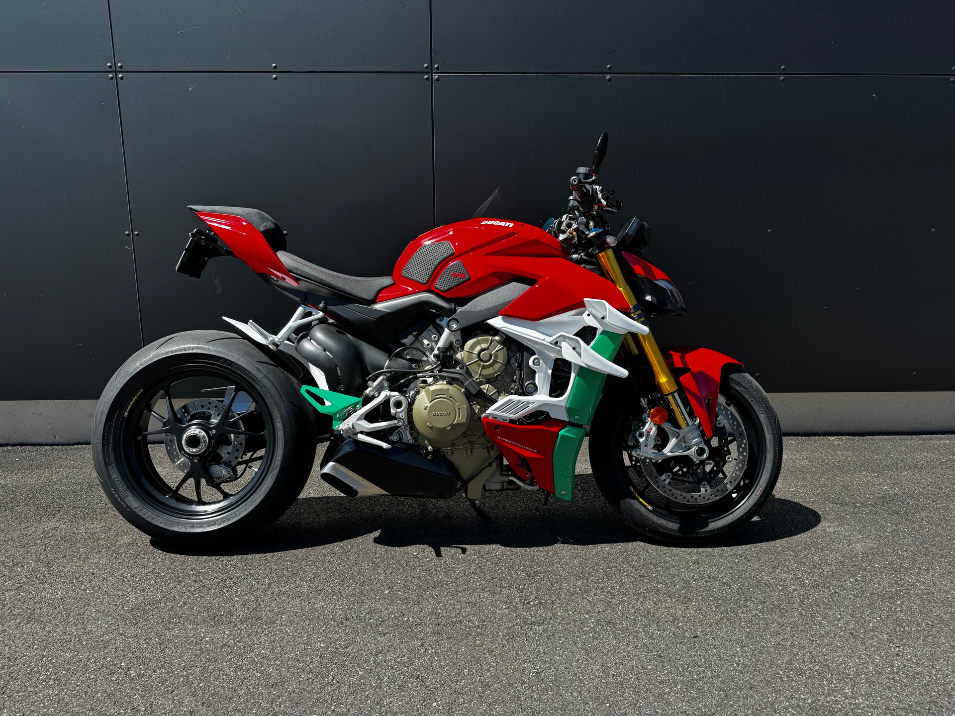 DUCATI Streetfighter V4 S-image-1
