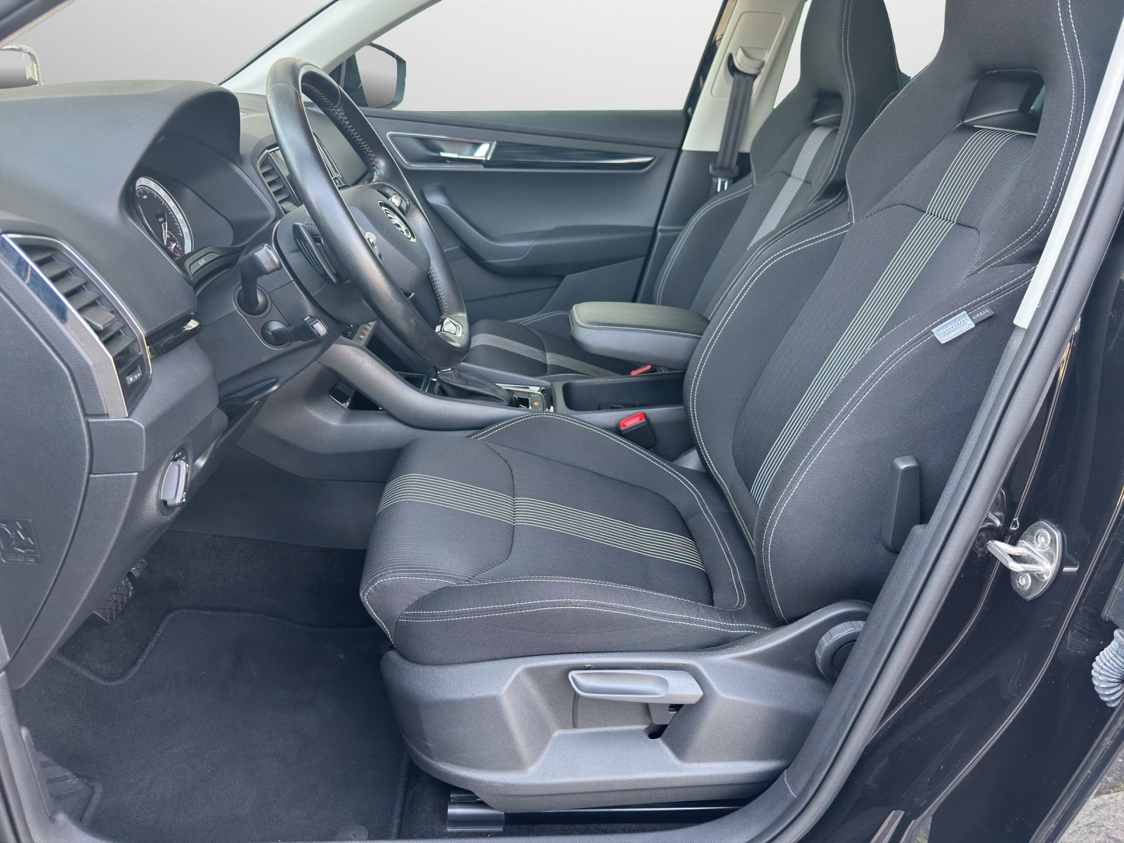 SKODA Karoq 1.5 TSI Style DSG-image-4