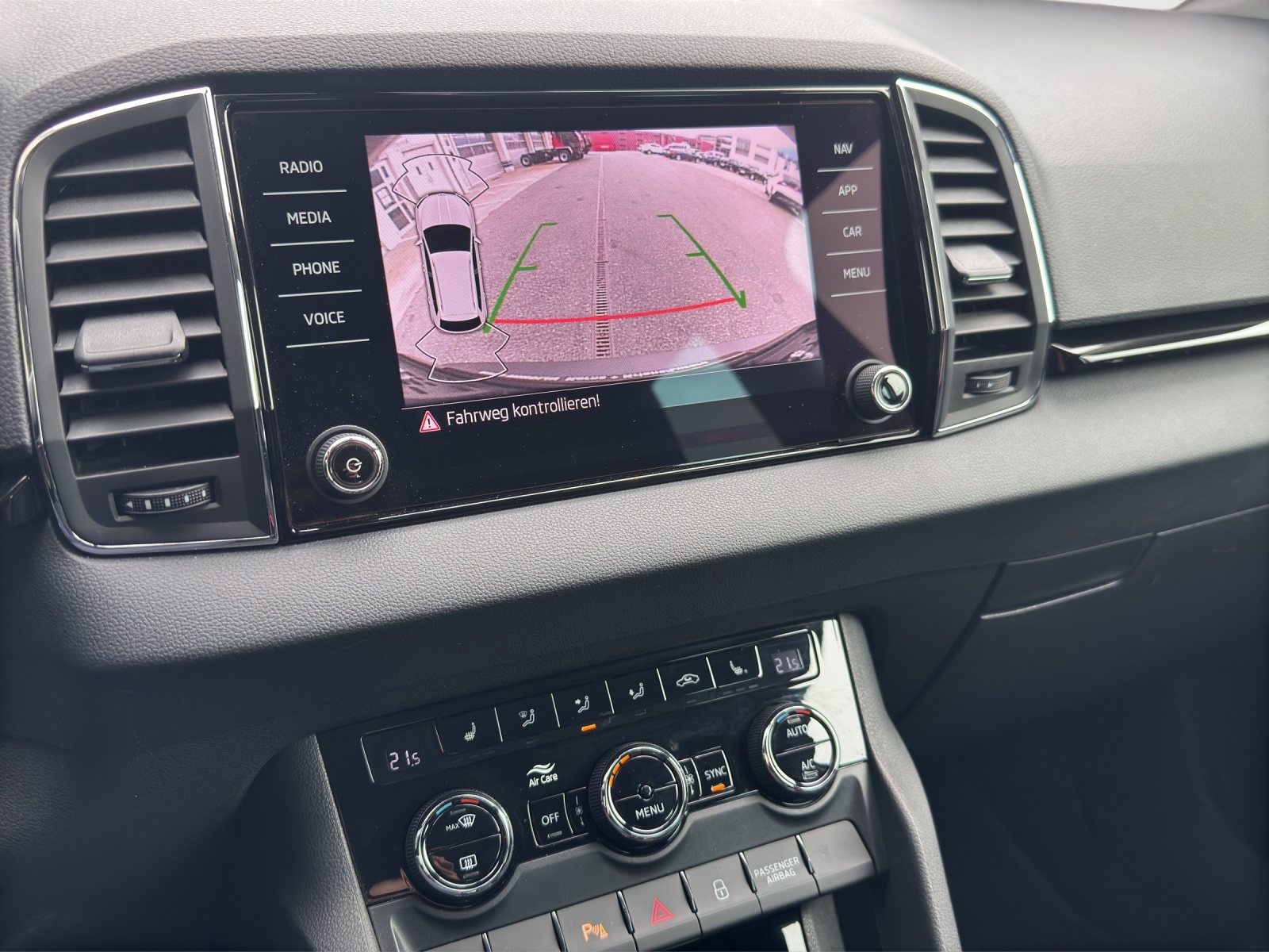 SKODA Karoq 1.5 TSI Style DSG-image-13
