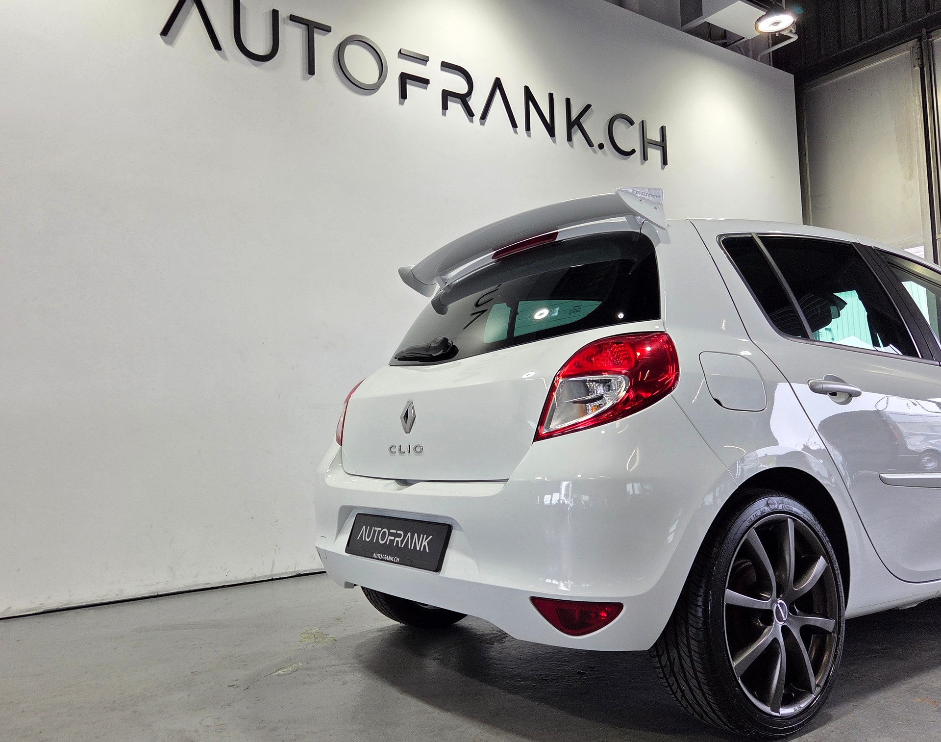 RENAULT Clio 1.2 TCe 100 Expression-image-8