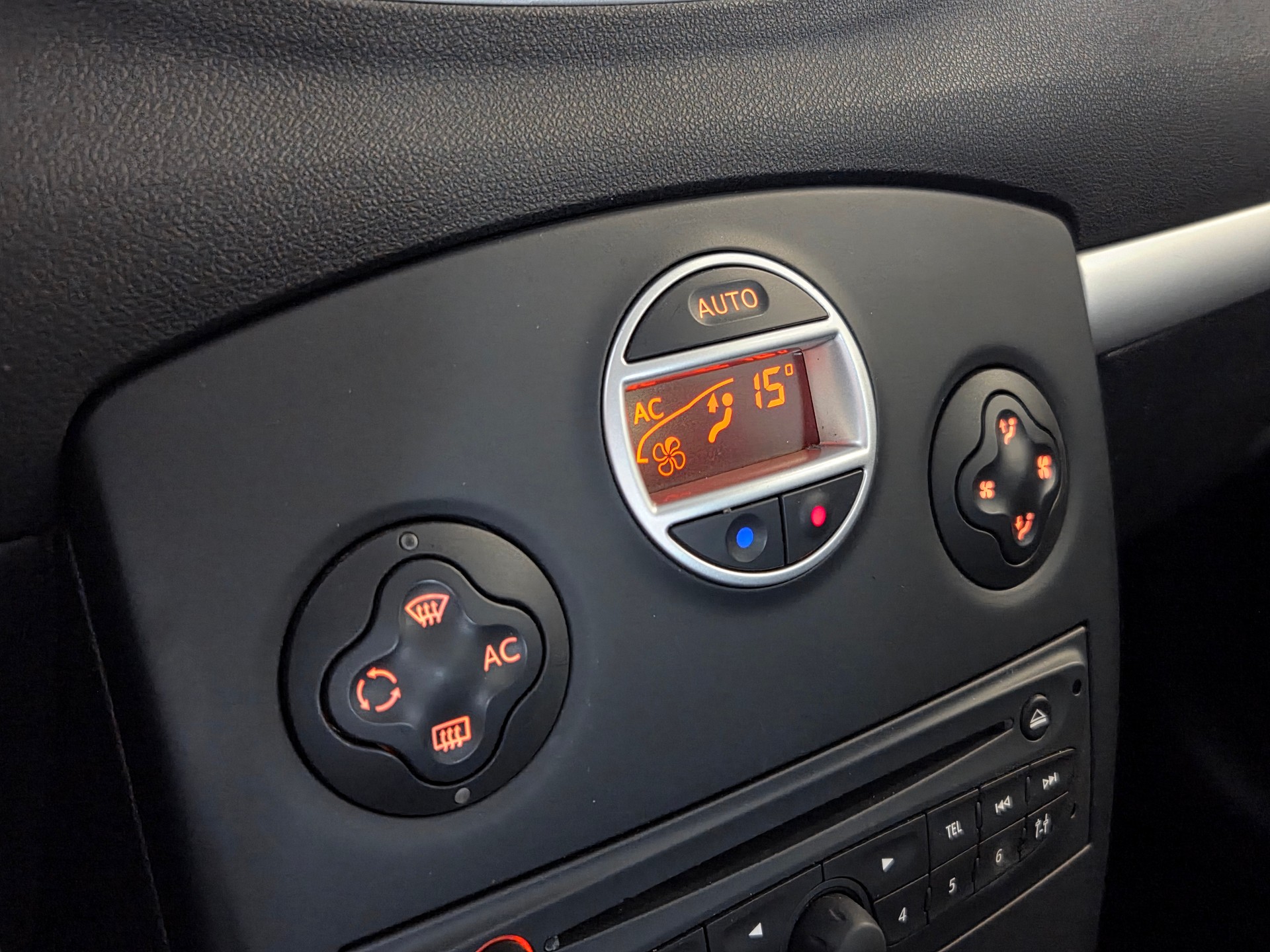 RENAULT Clio 1.2 TCe 100 Expression-image-11