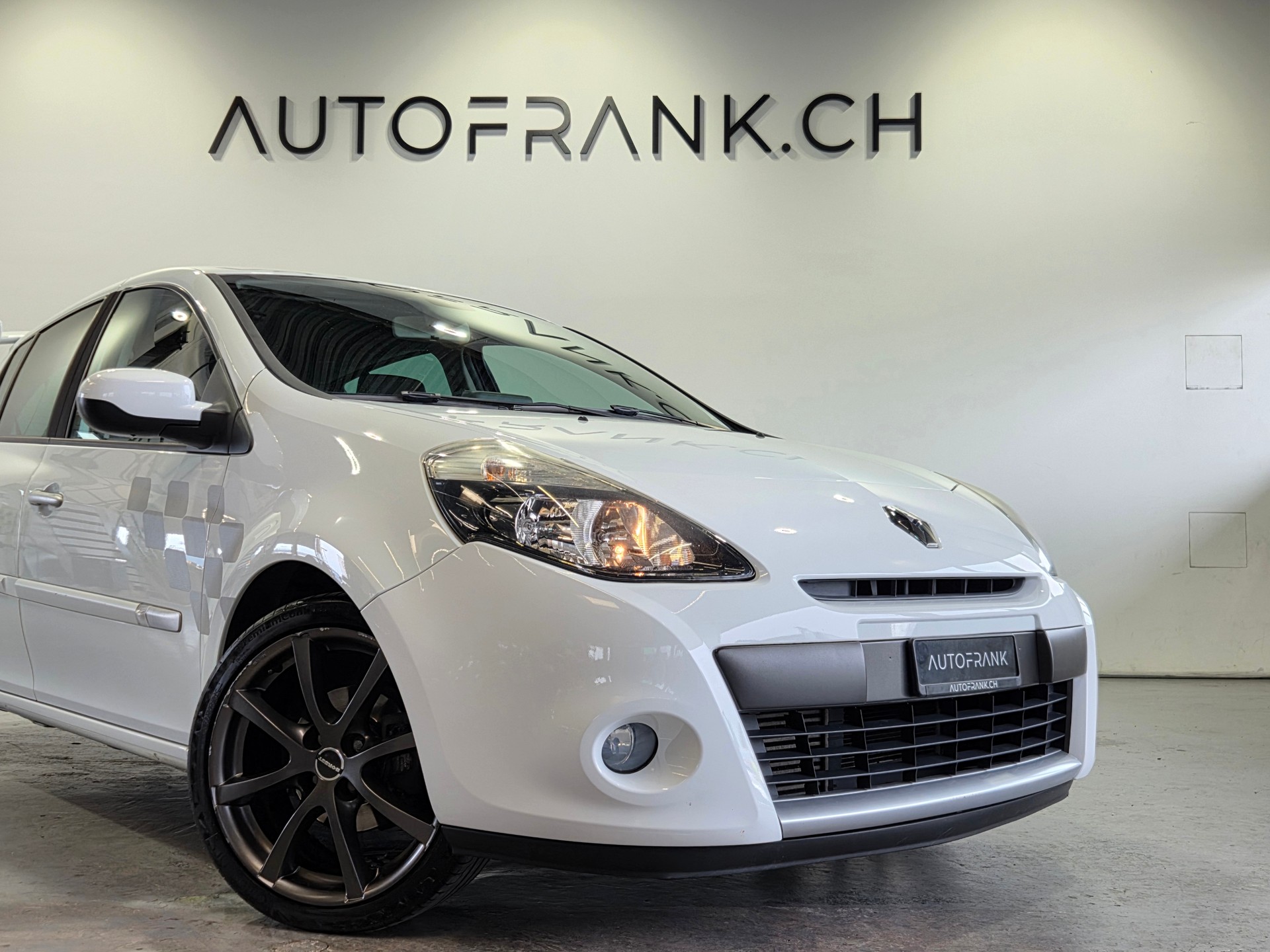 RENAULT Clio 1.2 TCe 100 Expression-showroom-element-3