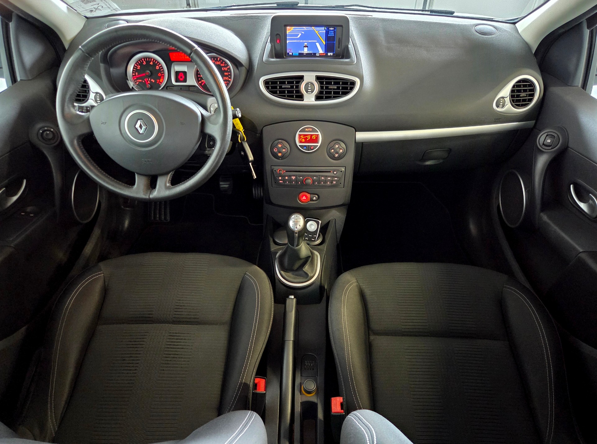 RENAULT Clio 1.2 TCe 100 Expression-image-12