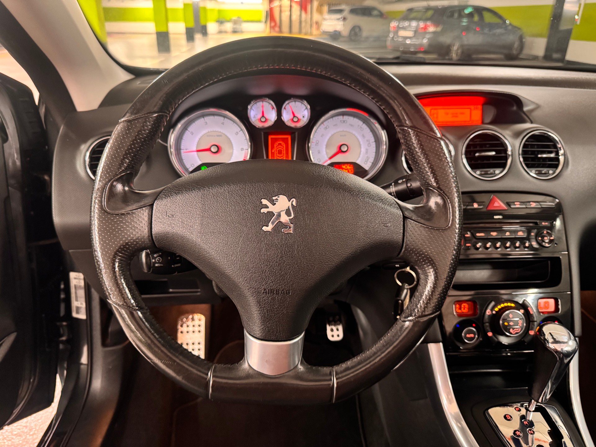 PEUGEOT 308 CC 1.6 16V Turbo Platinum Automatic-image-10