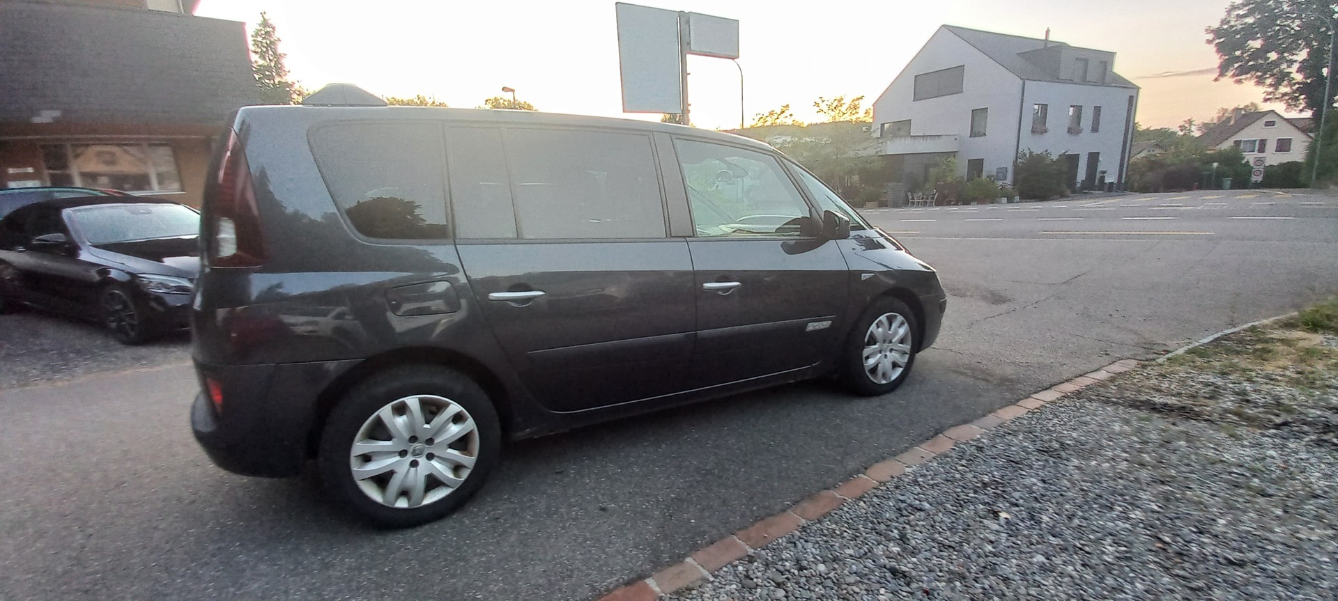 RENAULT Espace 2.0 dCi Swiss Edition-image-1