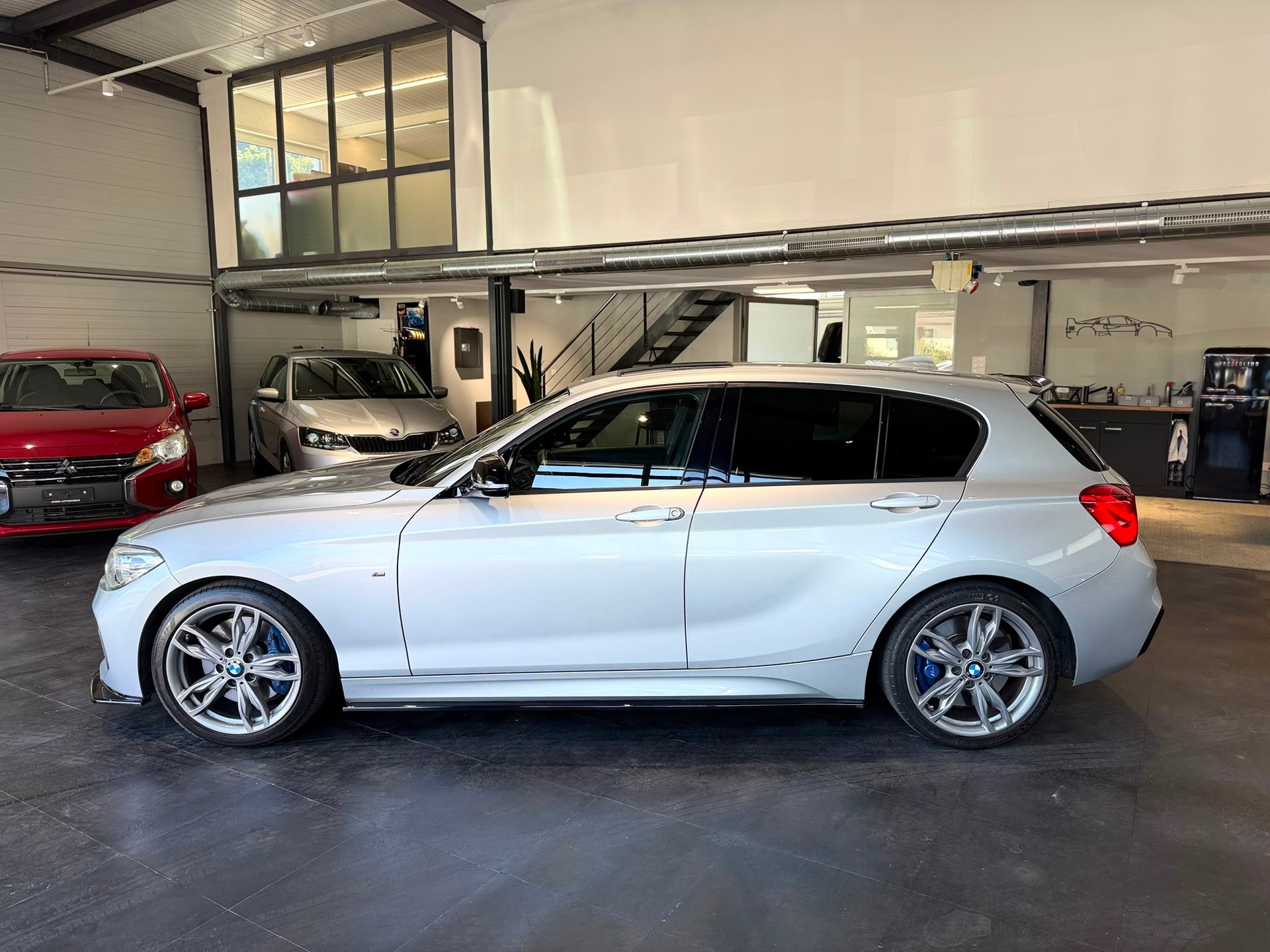 BMW M135i xDrive Steptronic-showroom-element-1
