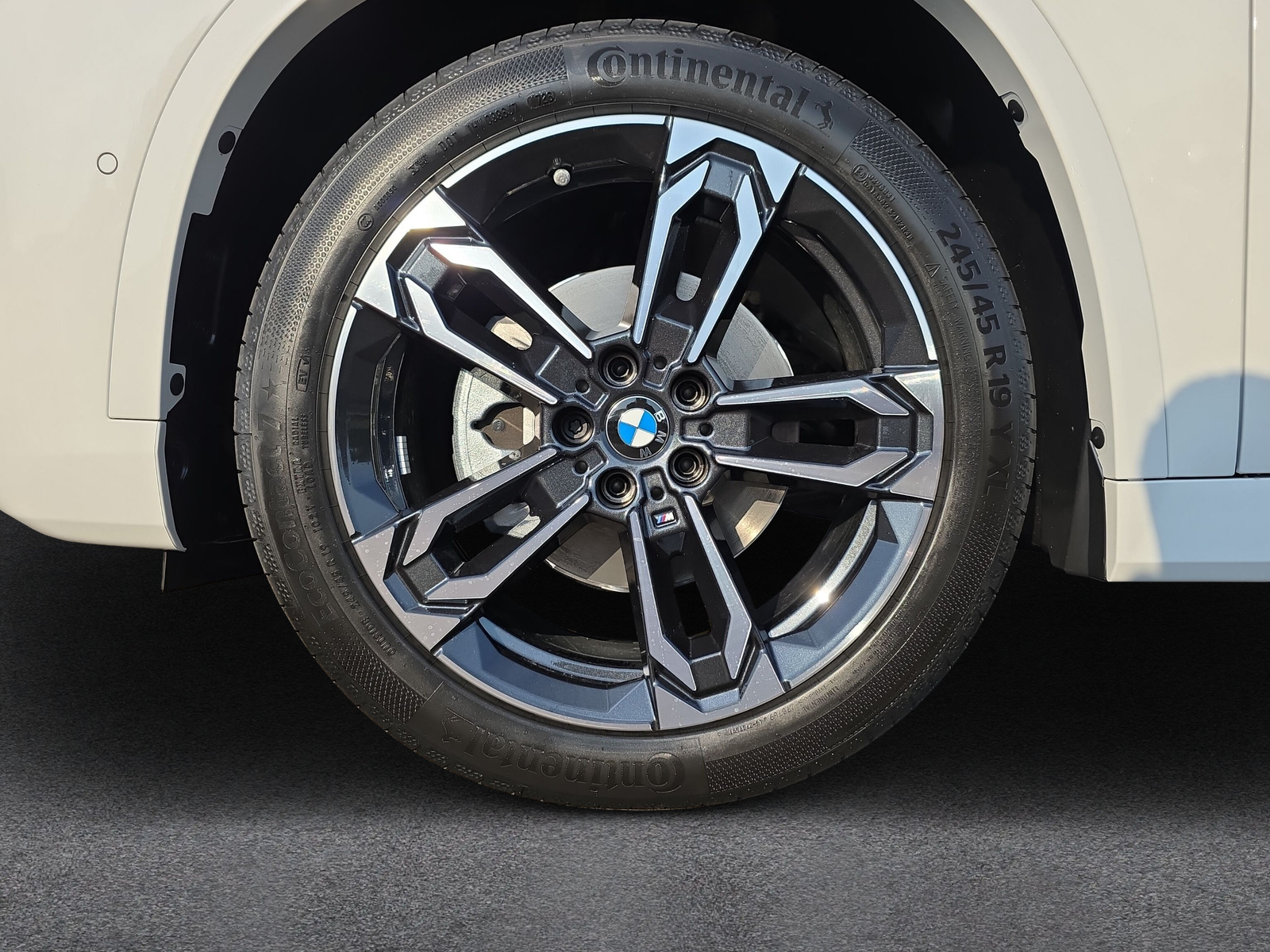 BMW iX1 eDrive 20 Edition M Sport-image-8