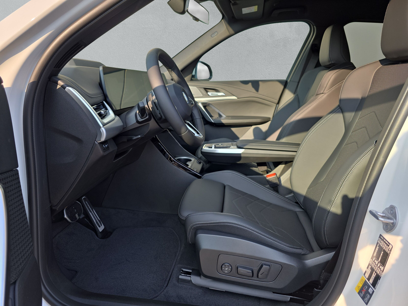 BMW iX1 eDrive 20 Edition M Sport-image-10