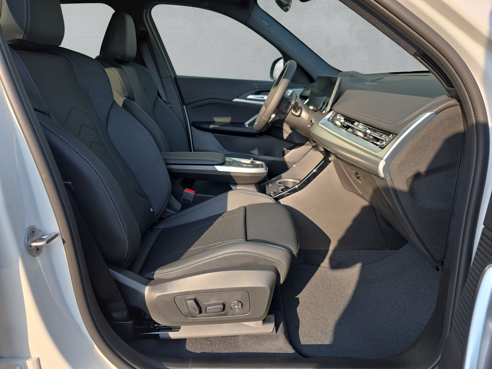 BMW iX1 eDrive 20 Edition M Sport-image-11