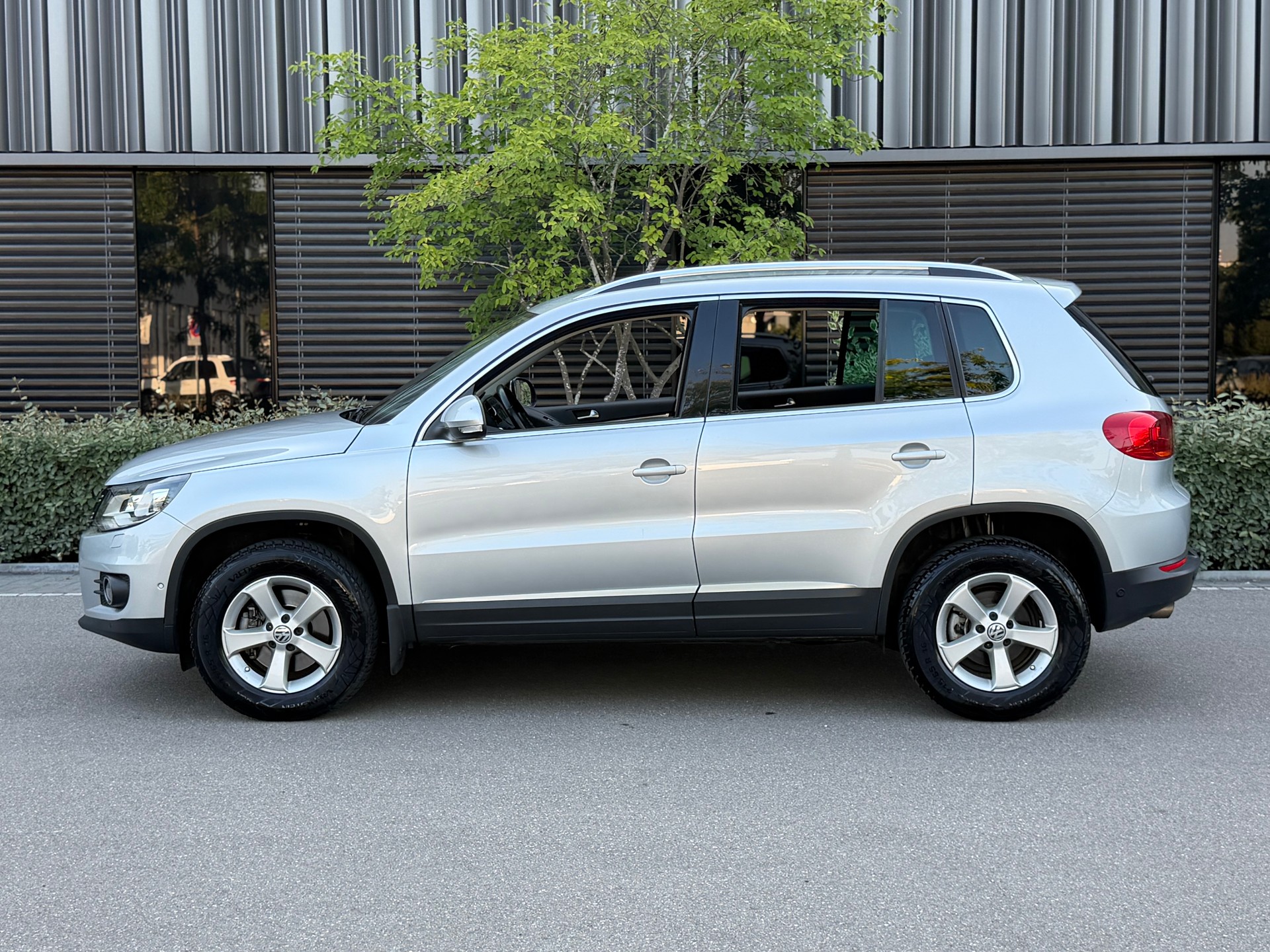 VW Tiguan 2.0 TDI BlueMotion Sport&Style 4Motion DSG-image-5