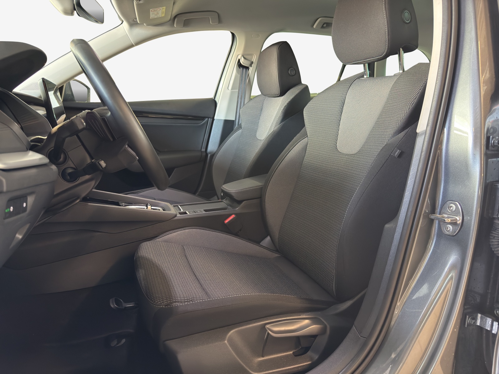 SKODA Octavia Combi 2.0 TDI DSG Selection-image-14