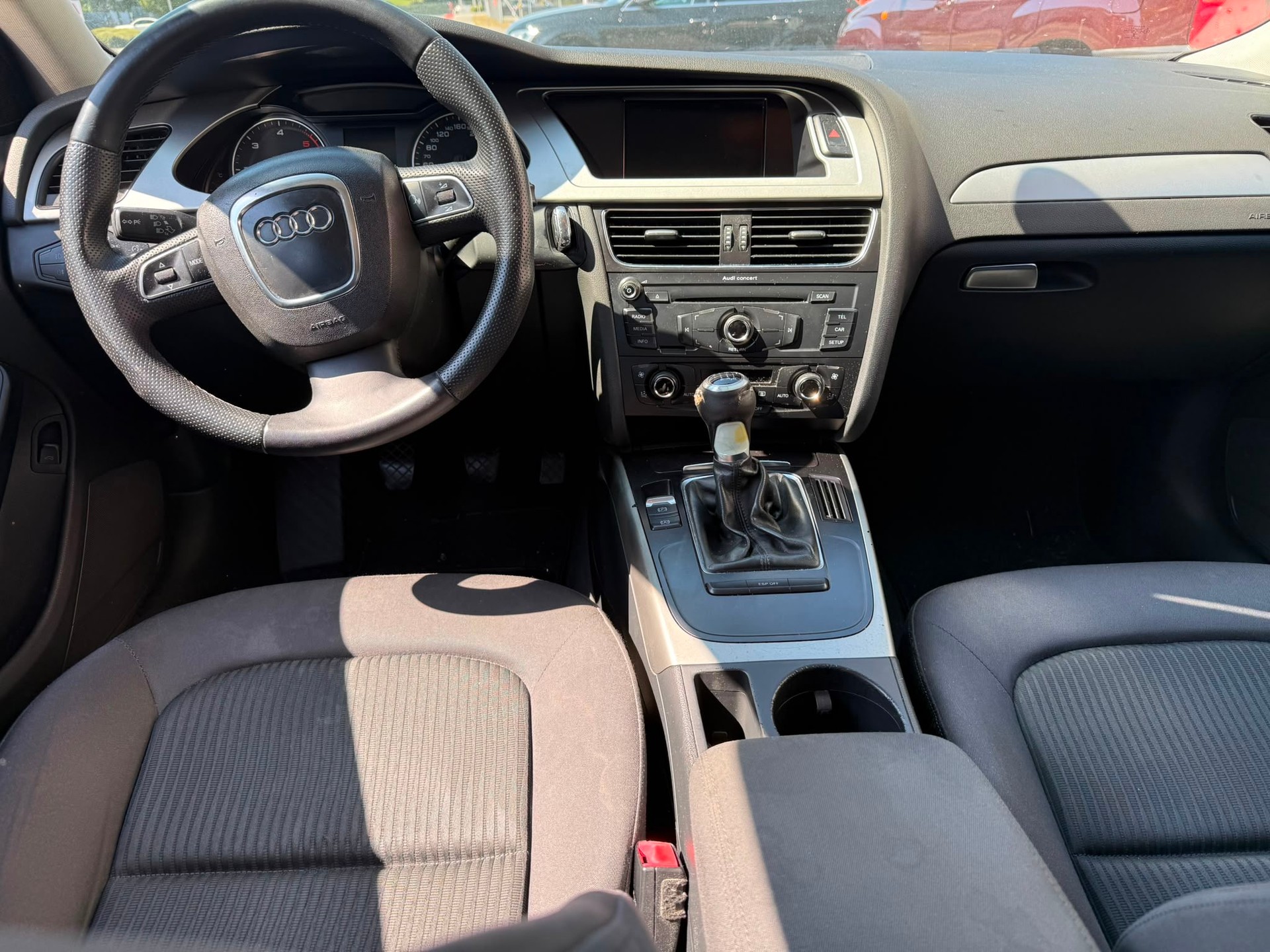 AUDI A4 Limousine 2.0 TDI-image-5