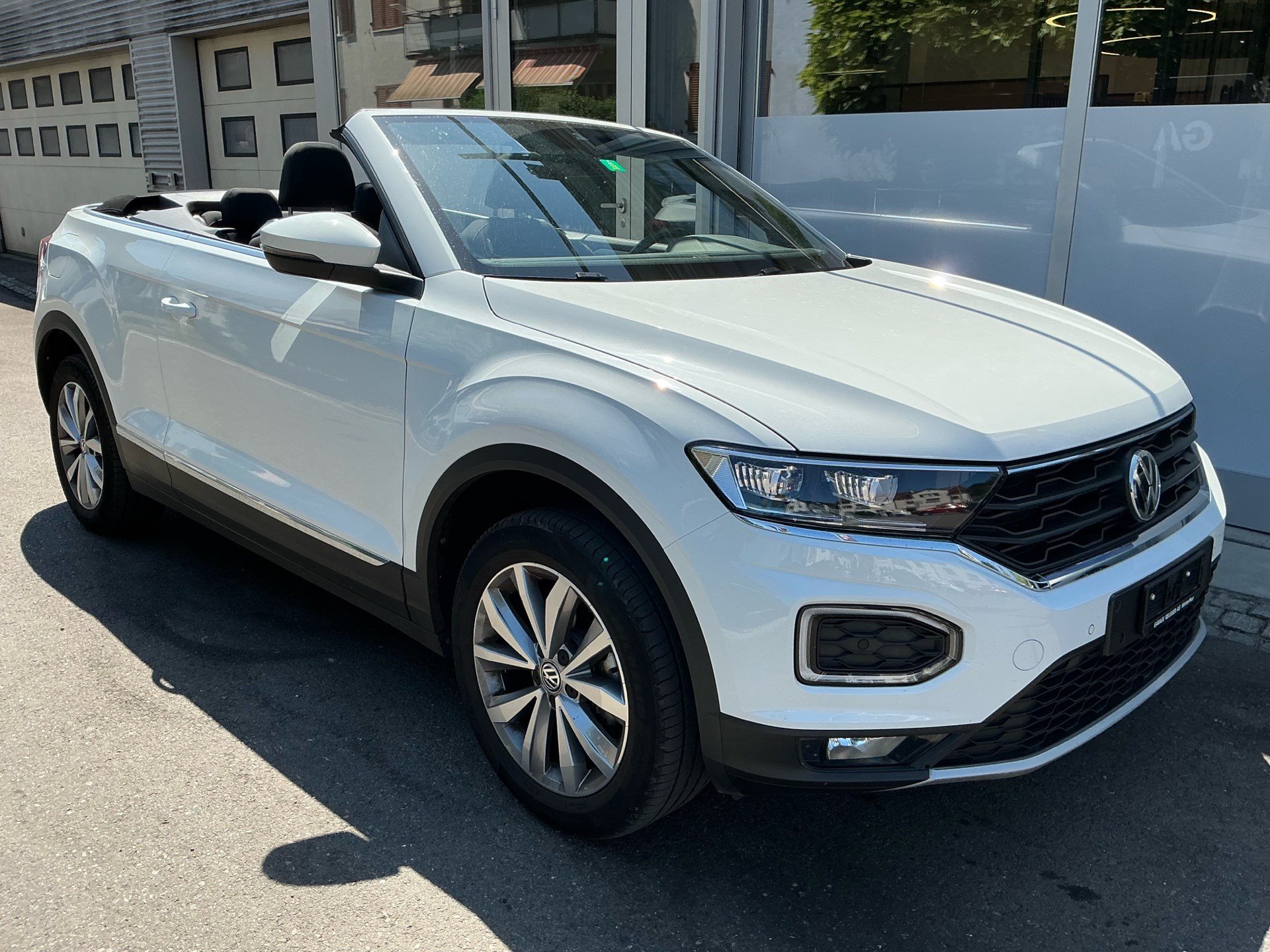 VW T-Roc 1.0 TSI CABRIO *** GEPFLEGTES FAHRZEUG ZUM TOPPREIS ***-showroom-element-2