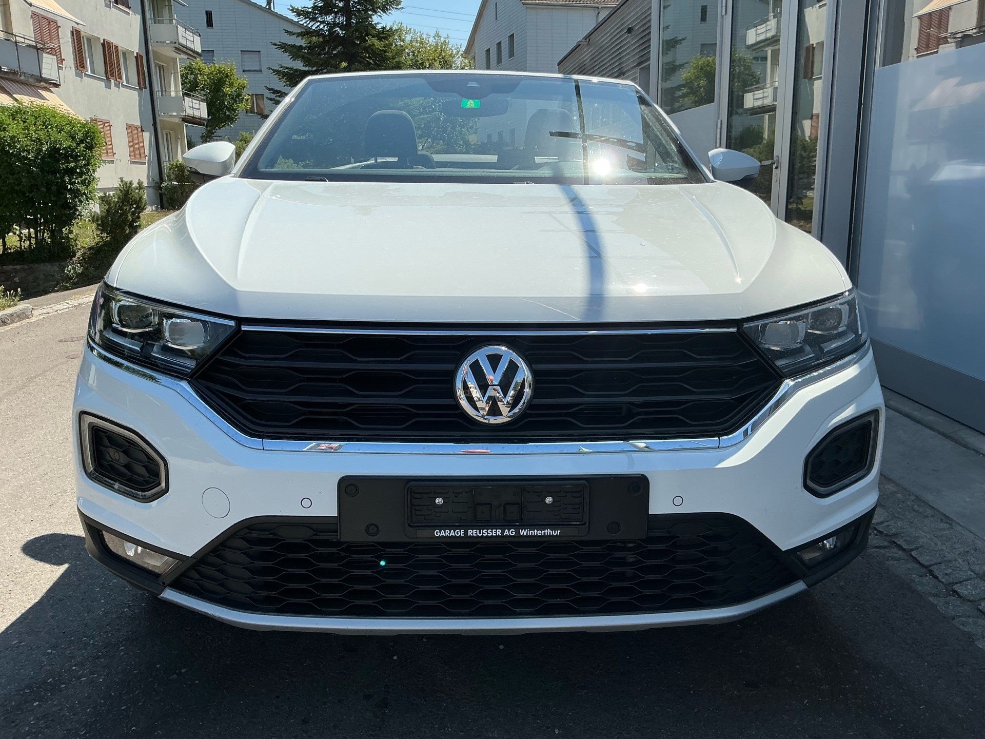 VW T-Roc 1.0 TSI CABRIO *** GEPFLEGTES FAHRZEUG ZUM TOPPREIS ***-showroom-element-1