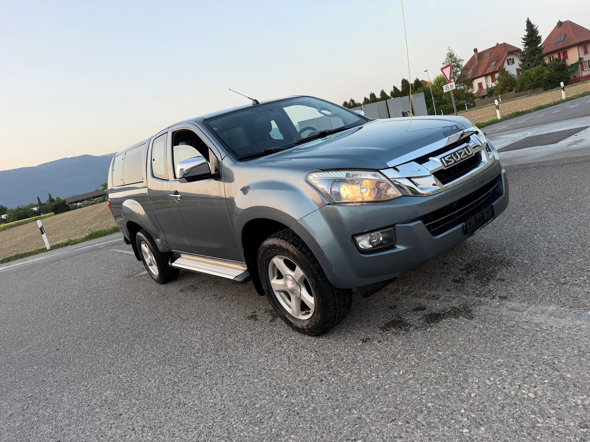 ISUZU D-MAX 2.5 SpaceCab Solar 4x4 A-image-10