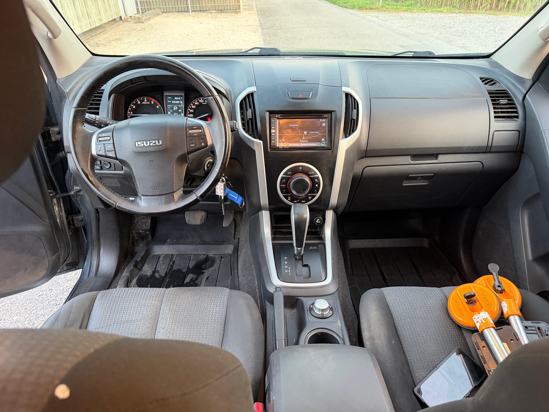 ISUZU D-MAX 2.5 SpaceCab Solar 4x4 A-image-1